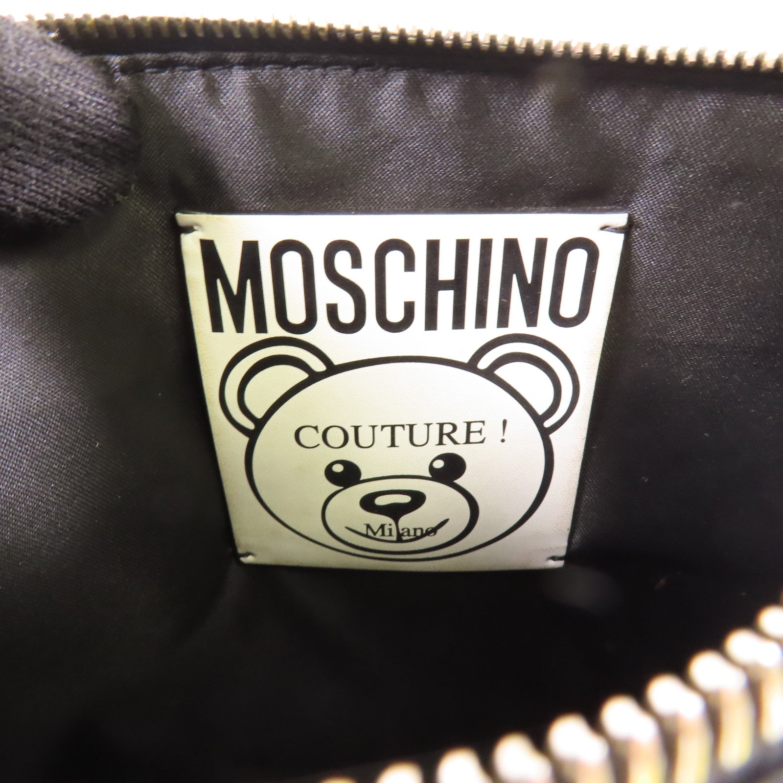 MOSCHINO 塗層帆布Pouch金扣手拿包