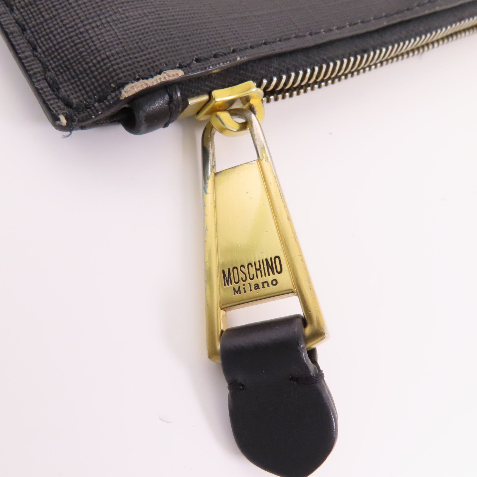 MOSCHINO 塗層帆布Pouch金扣手拿包