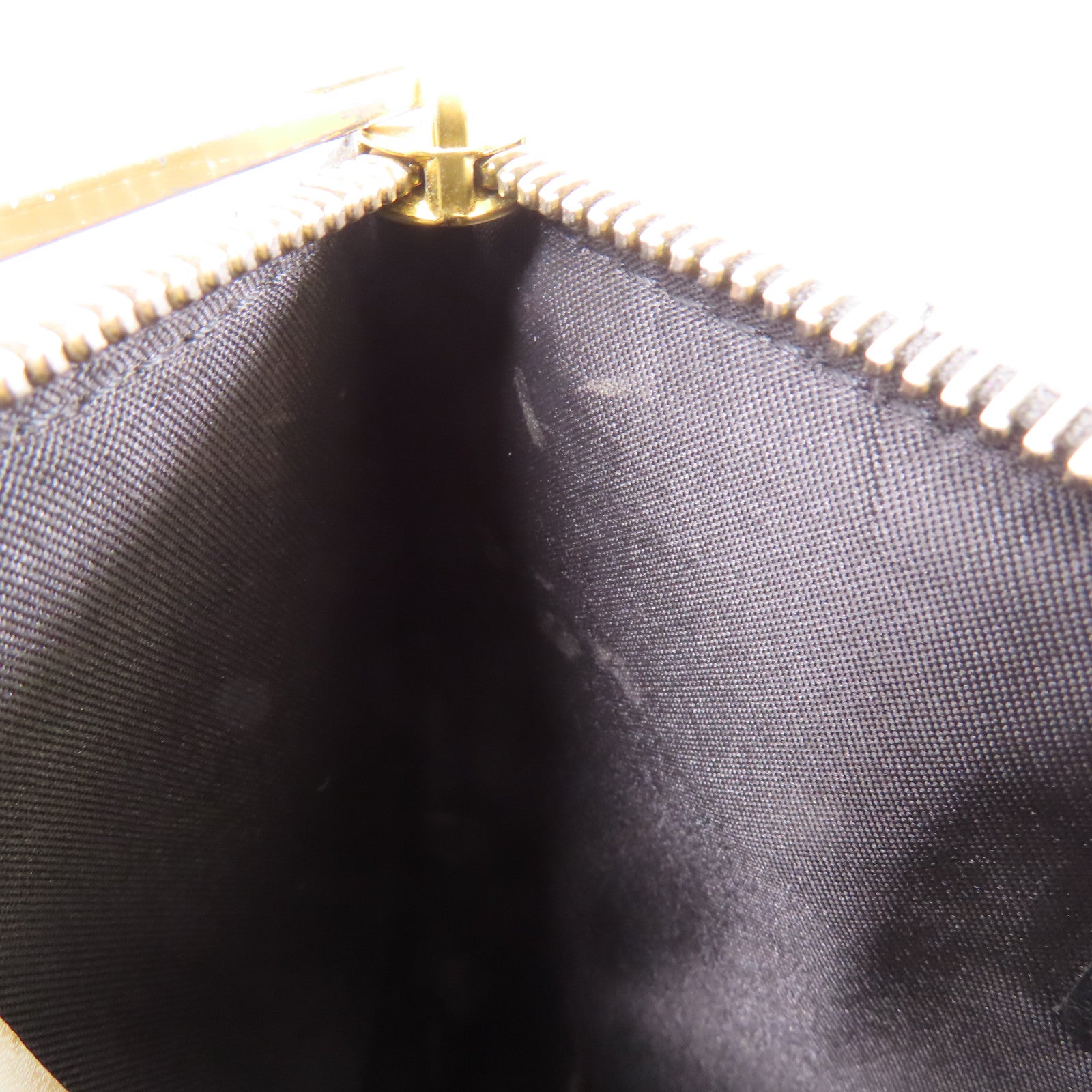 MOSCHINO 塗層帆布Pouch金扣手拿包