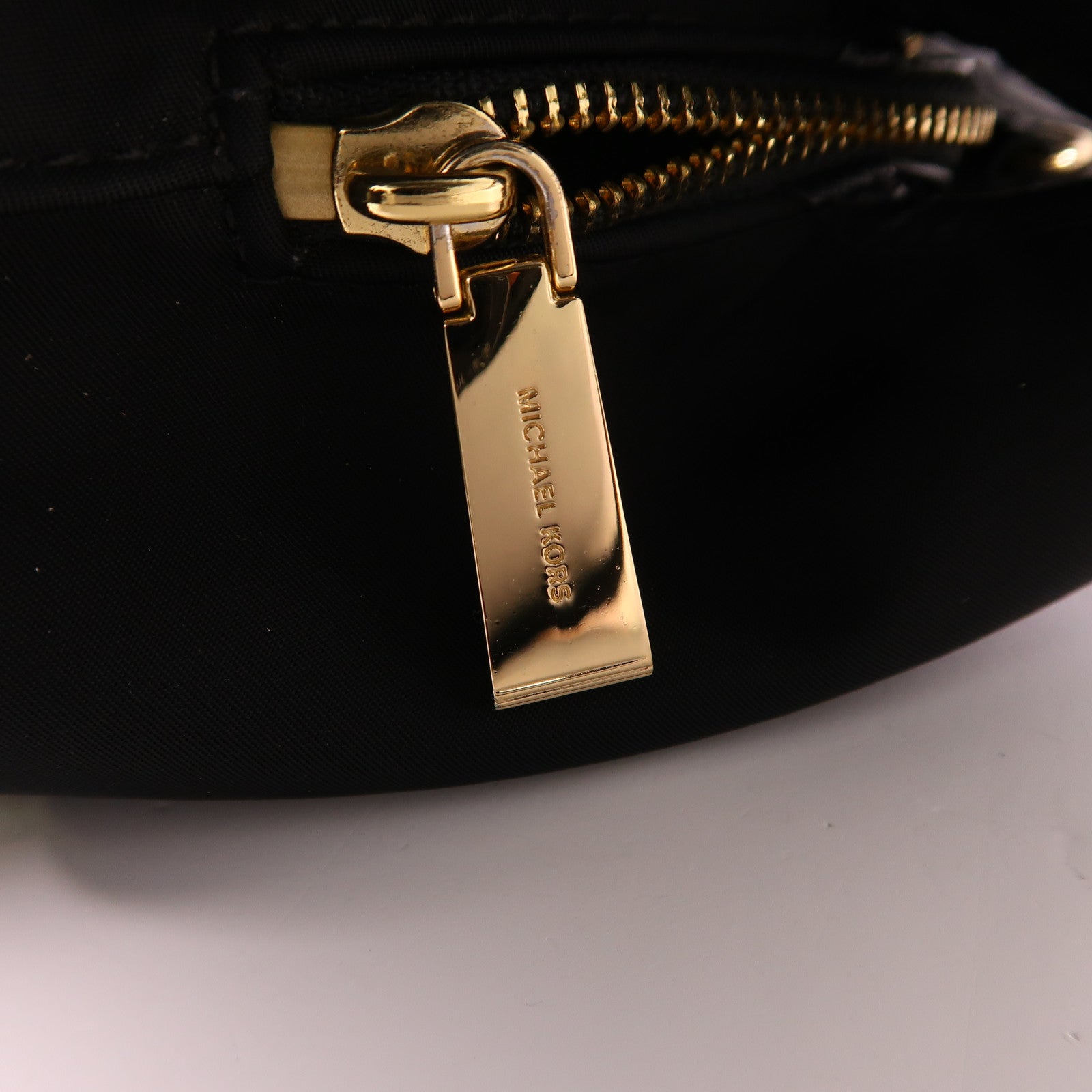 Michael Kors 尼龍Shoulder Bag金扣肩背袋