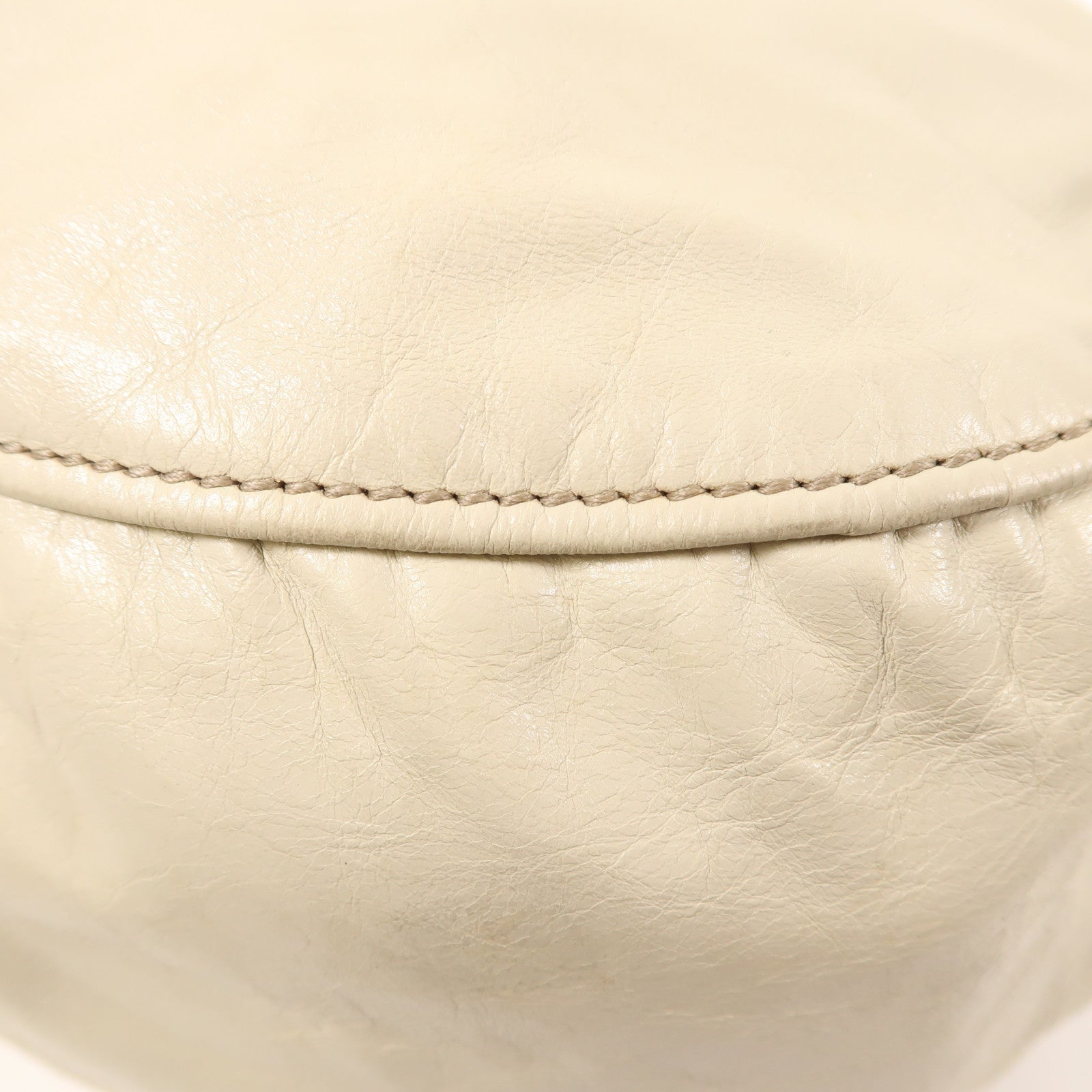 Miu Miu 牛皮皮革Shoulder Bag金扣肩背袋