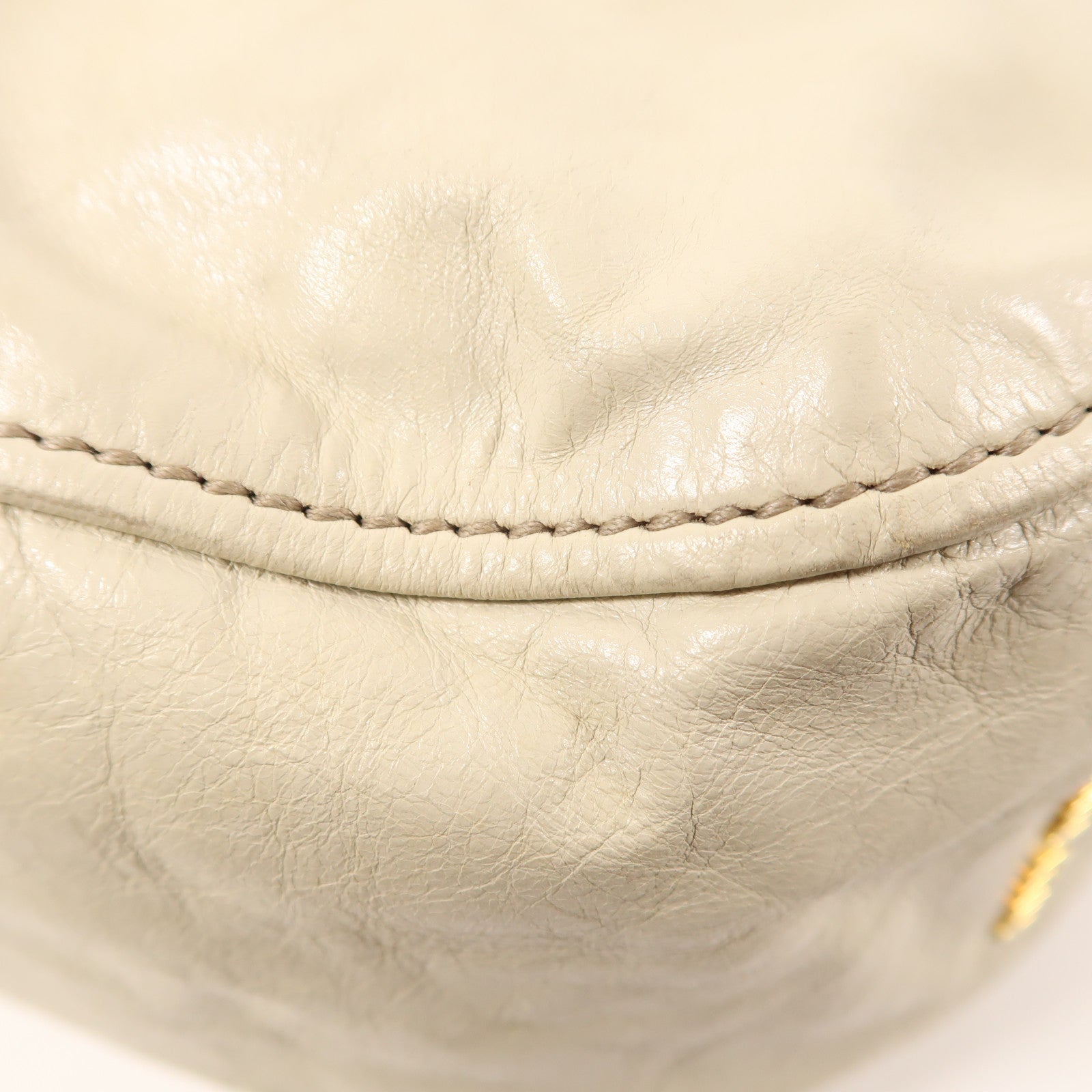 Miu Miu 牛皮皮革Shoulder Bag金扣肩背袋