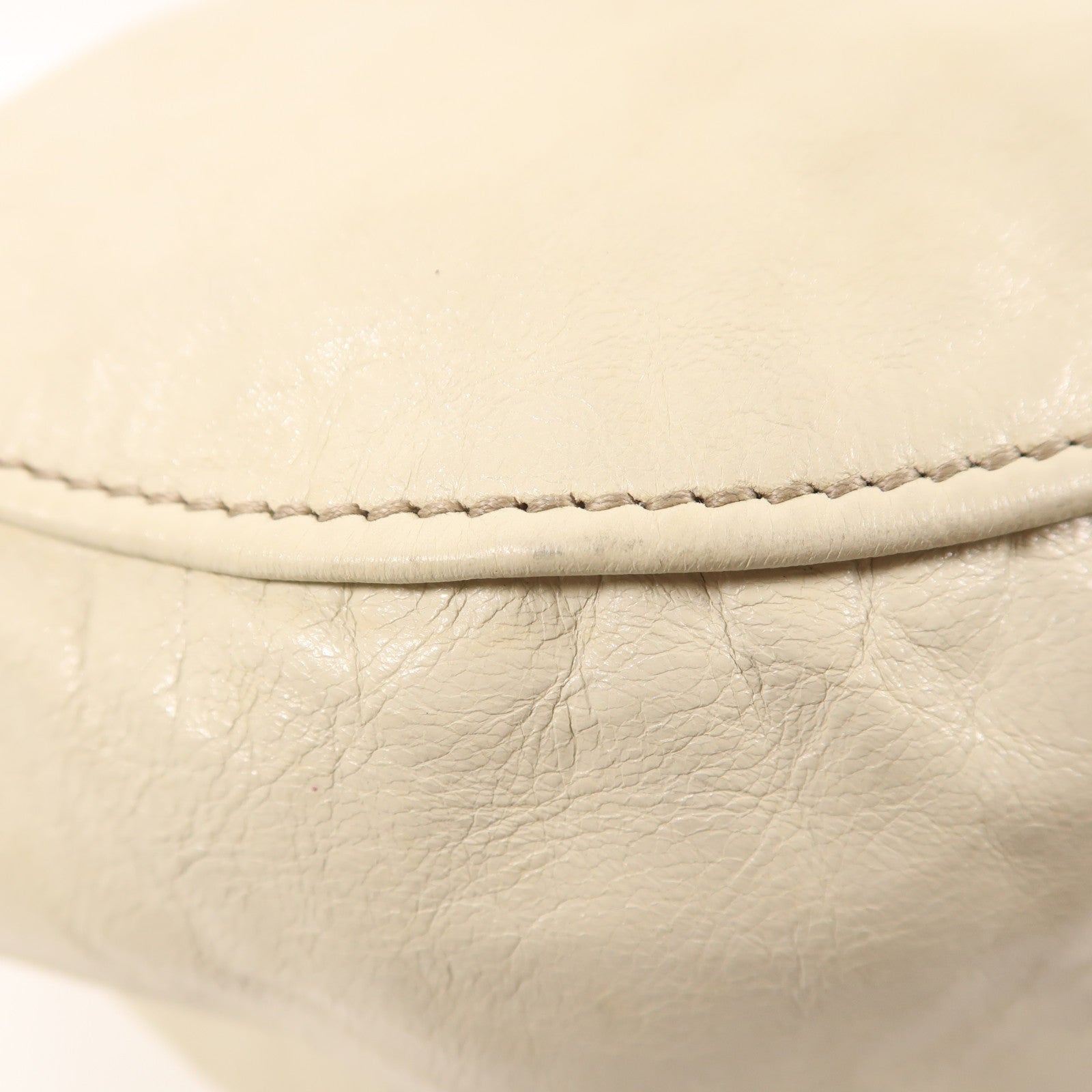 Miu Miu 牛皮皮革Shoulder Bag金扣肩背袋