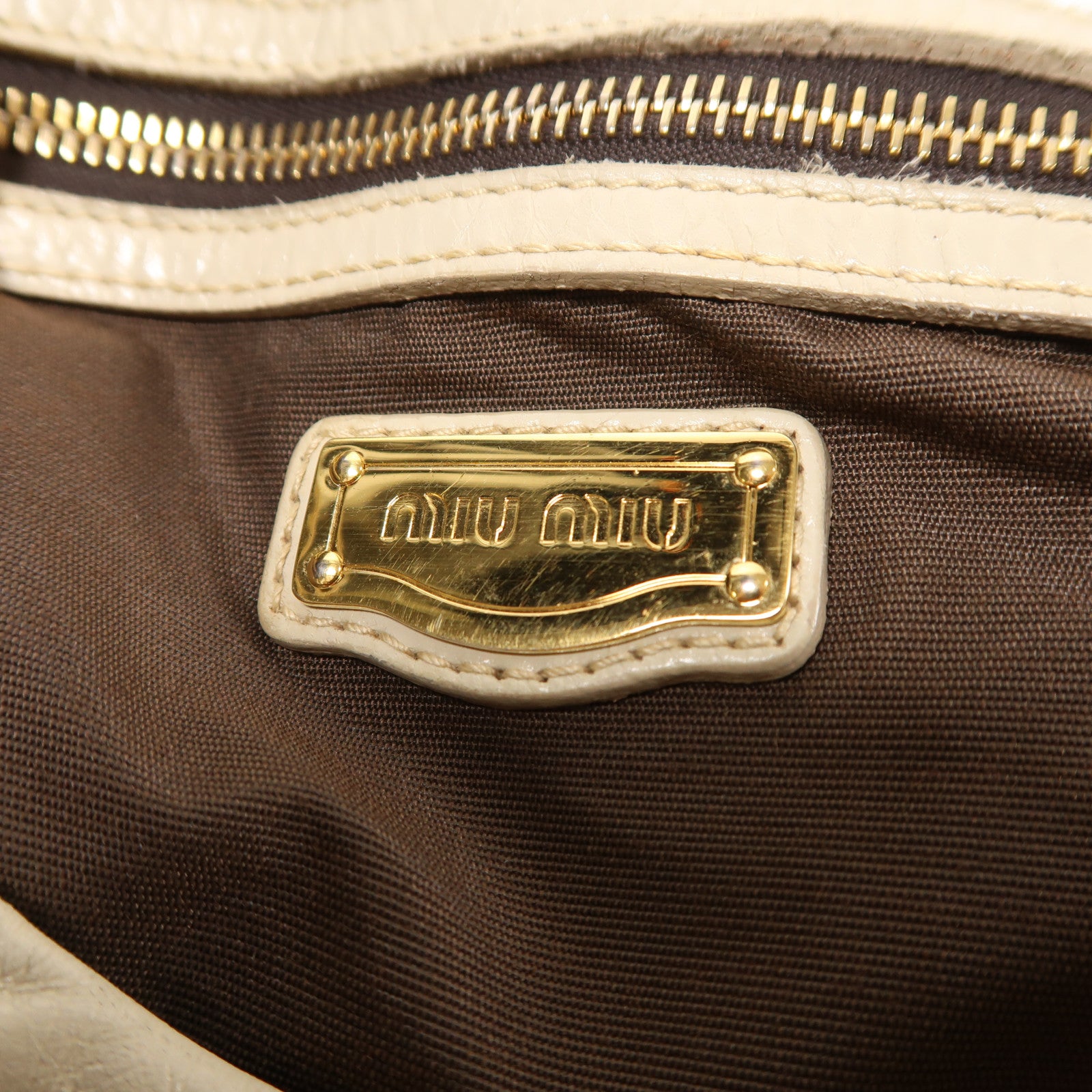 Miu Miu 牛皮皮革Shoulder Bag金扣肩背袋