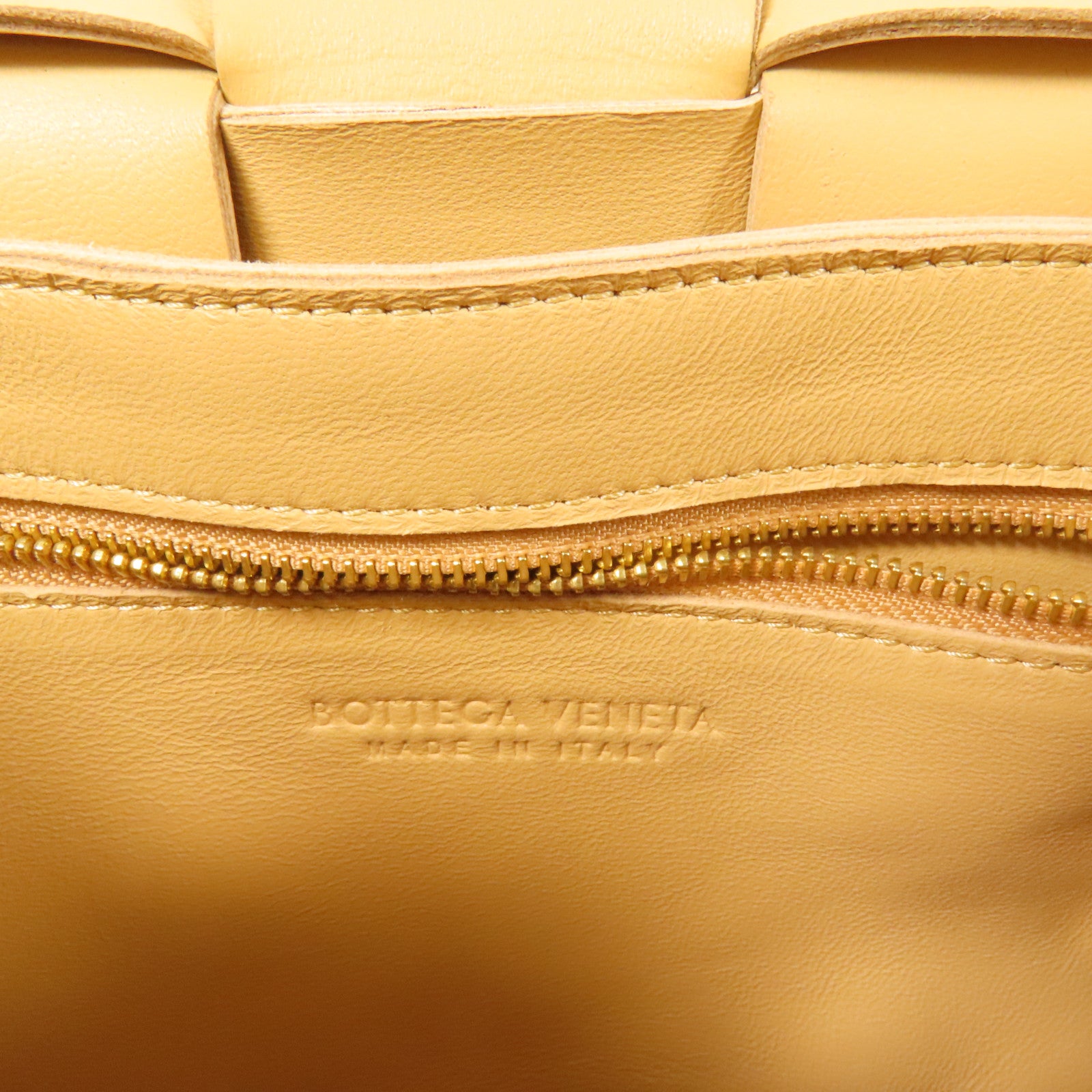 BOTTEGA VENETA 羊皮皮革Cassette肩背袋