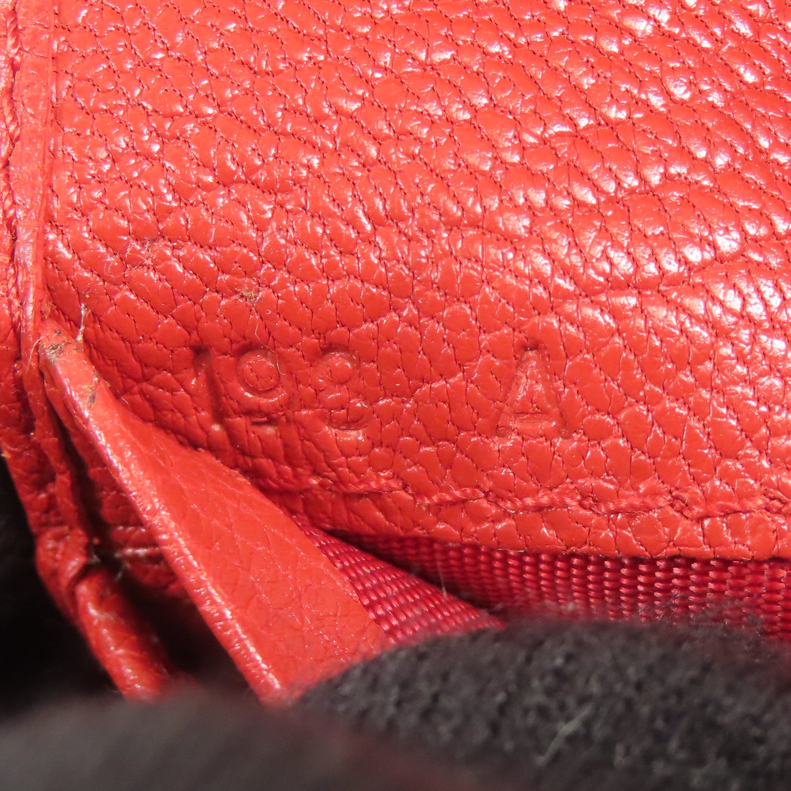 Miu Miu 牛皮皮革Wallet金扣錢包