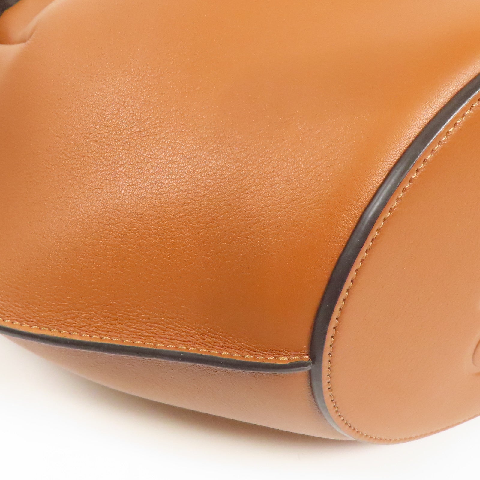 LOEWE 牛皮皮革Shell Tote肩背袋/手挽袋