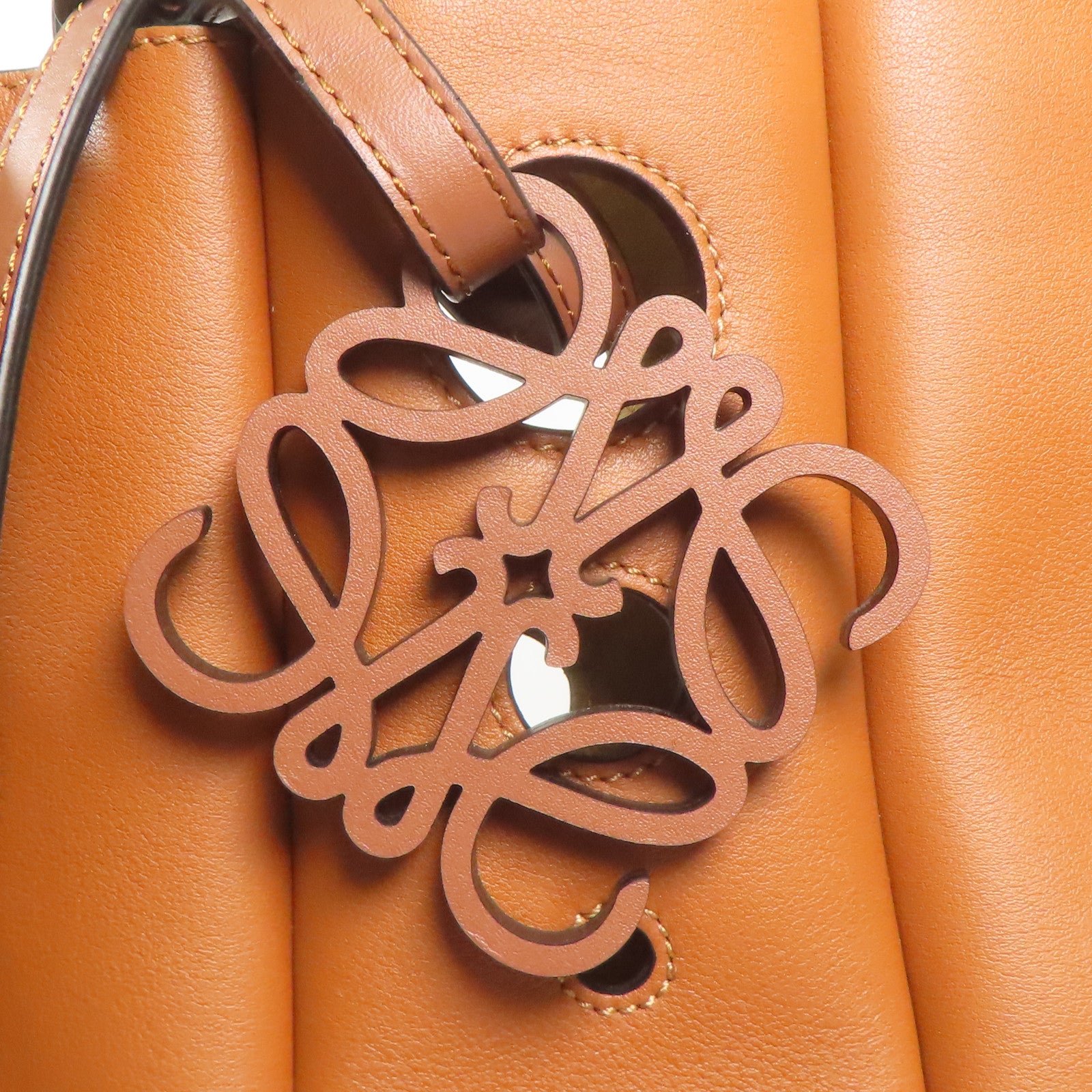 LOEWE 牛皮皮革Shell Tote肩背袋/手挽袋