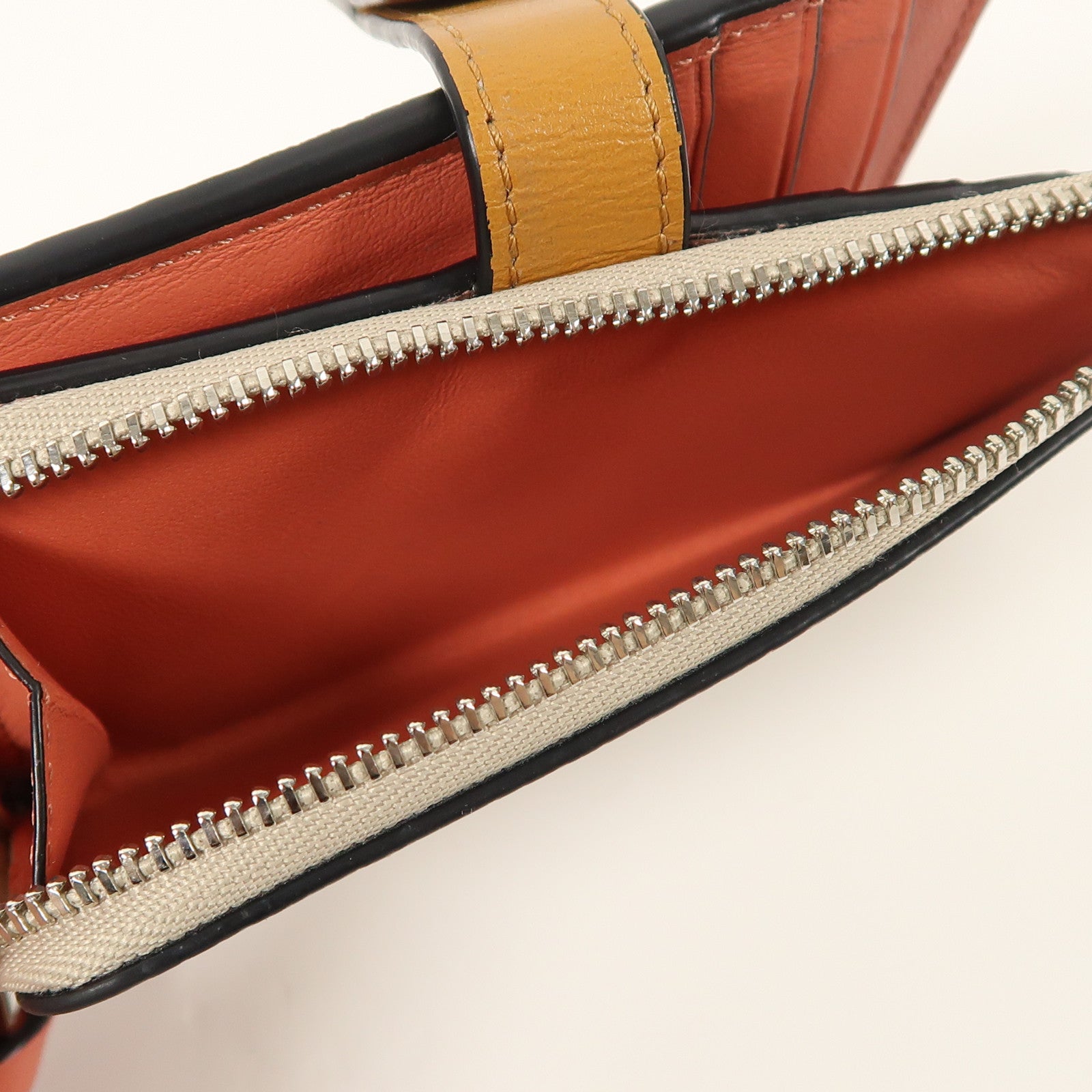 LOEWE 牛皮皮革Fold Wallet銀扣錢包