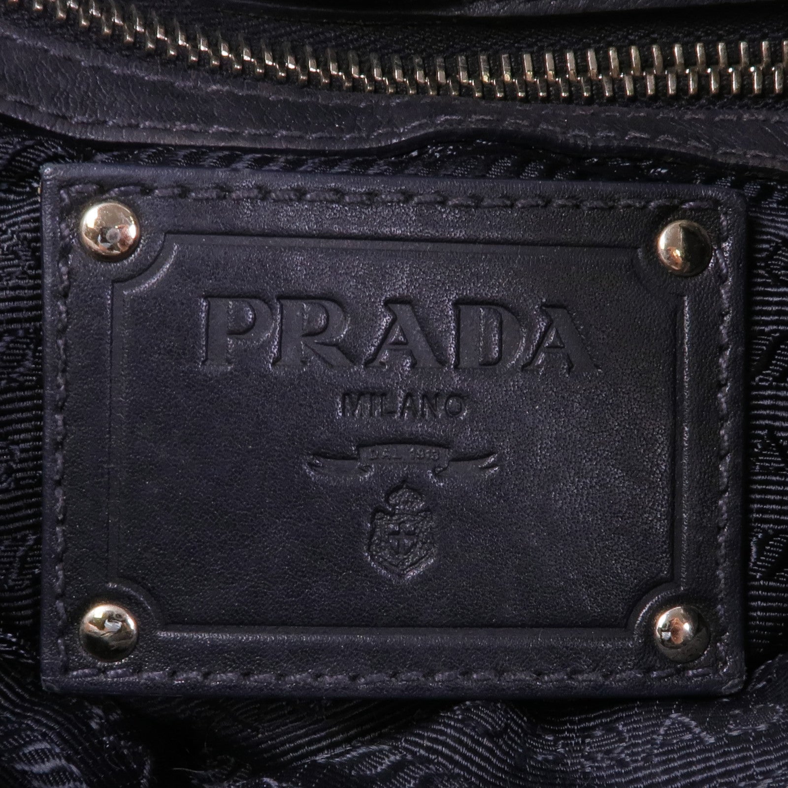 PRADA 牛皮皮革Shoulder Bag銀扣肩背袋