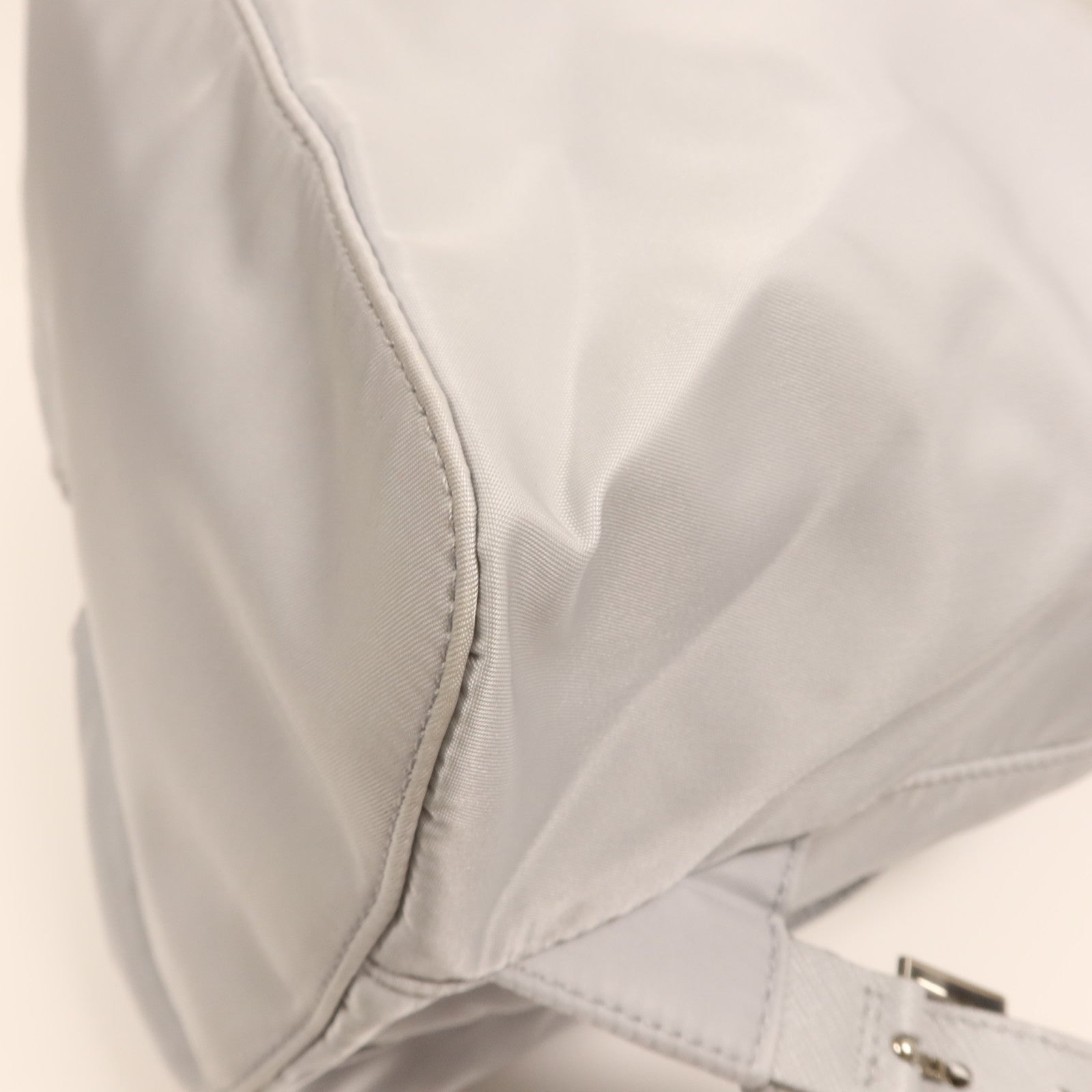 PRADA 尼龍Backpack銀扣背包