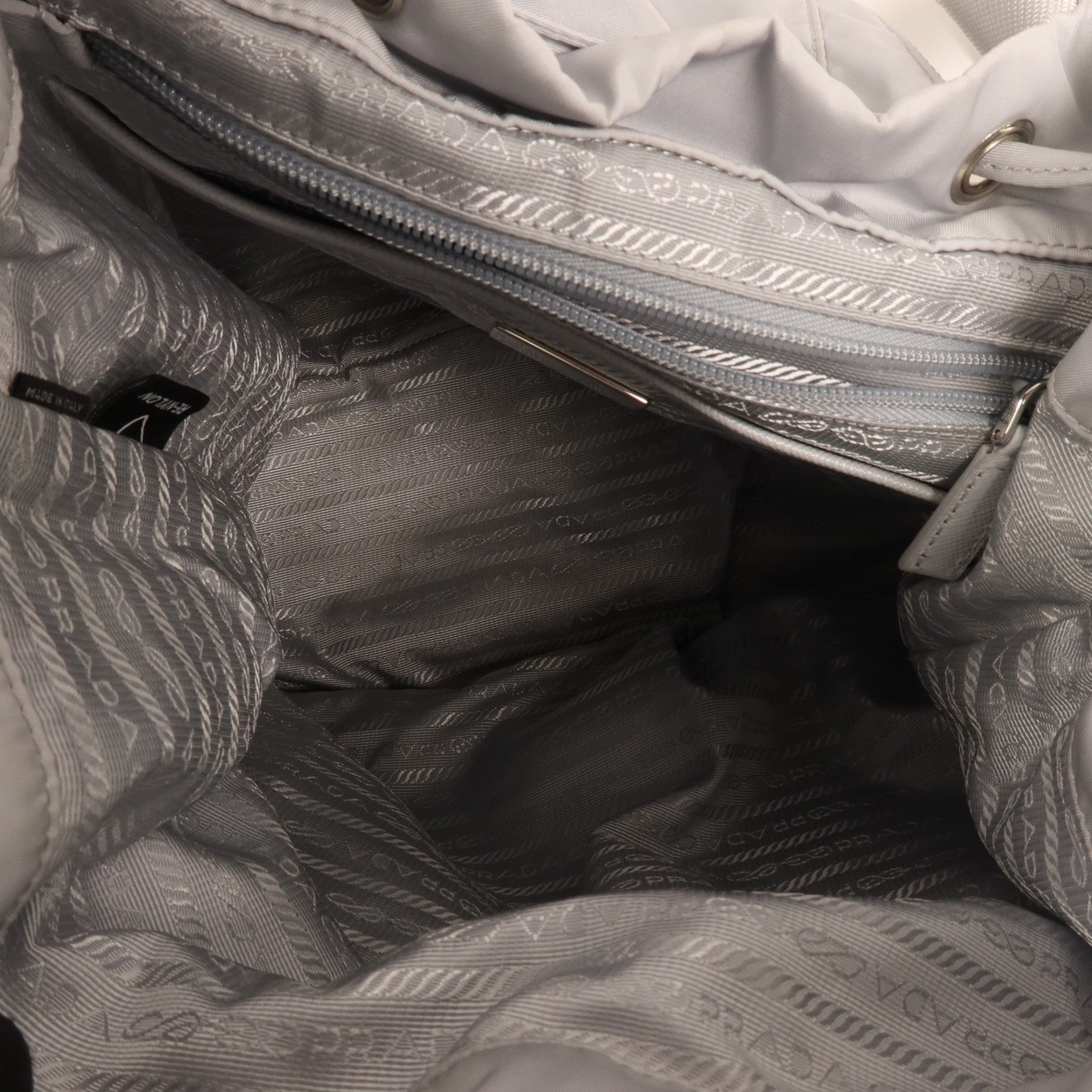 PRADA 尼龍Backpack銀扣背包