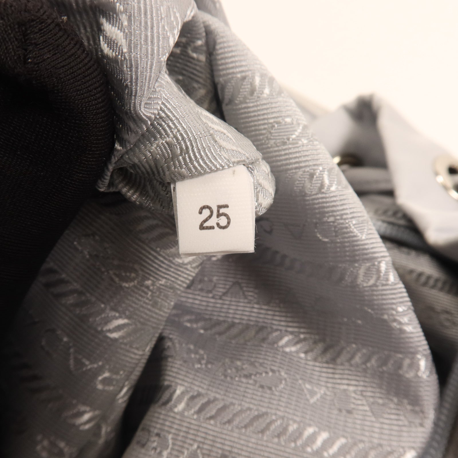 PRADA 尼龍Backpack銀扣背包