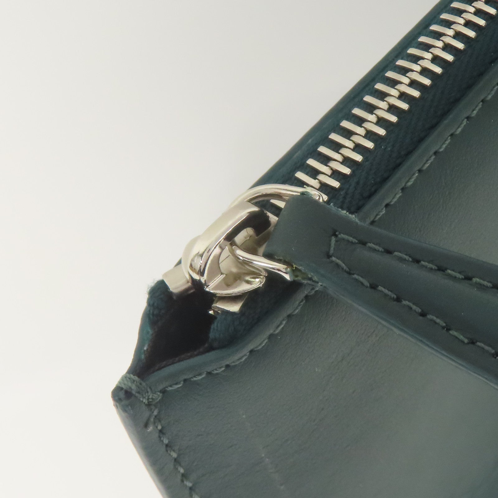 FENDI 牛皮皮革Pouch銀扣手拿包