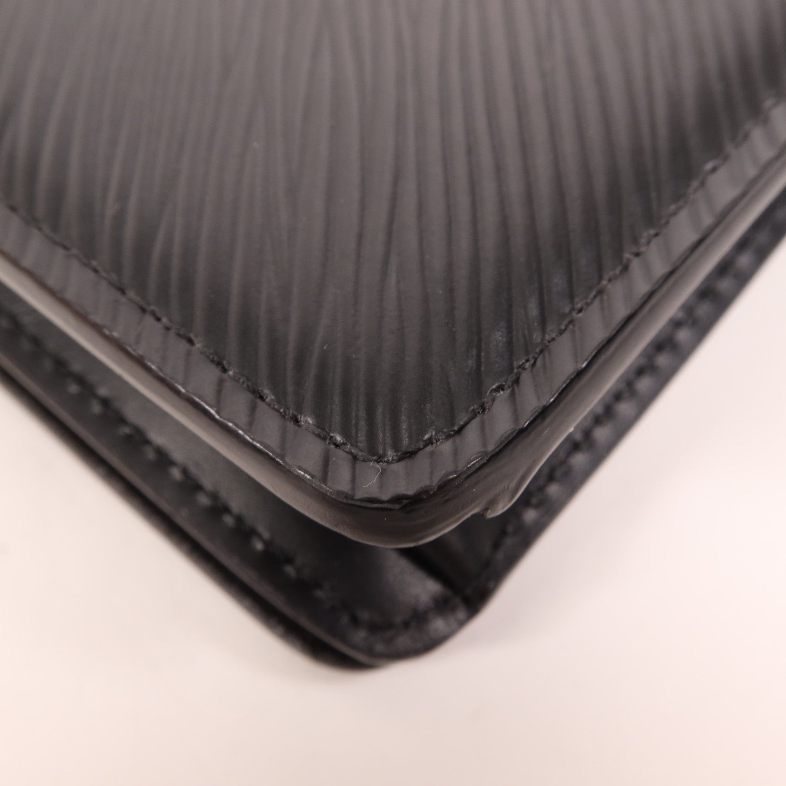 LOUIS VUITTON Epi Twist Shoulder Bag金扣鏈帶肩背袋