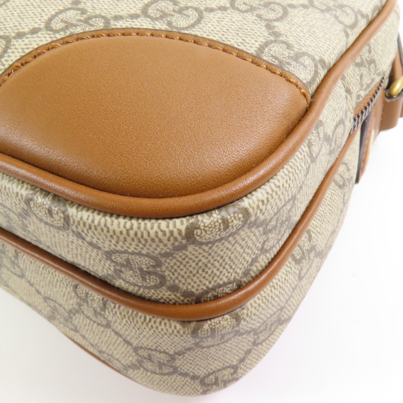 GUCCI 塗層帆布GG Emblem Medium金扣肩背袋