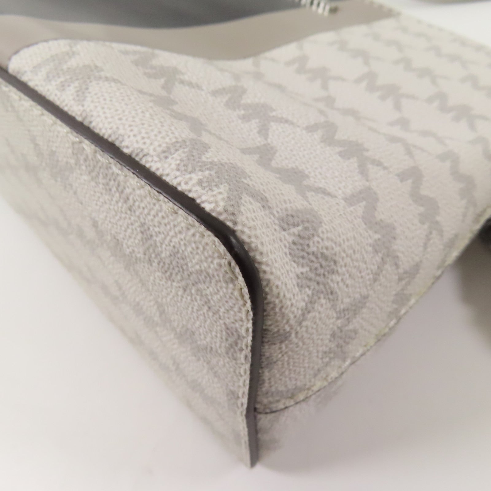 Michael Kors 塗層帆布Shoulder Bag銀扣肩背袋