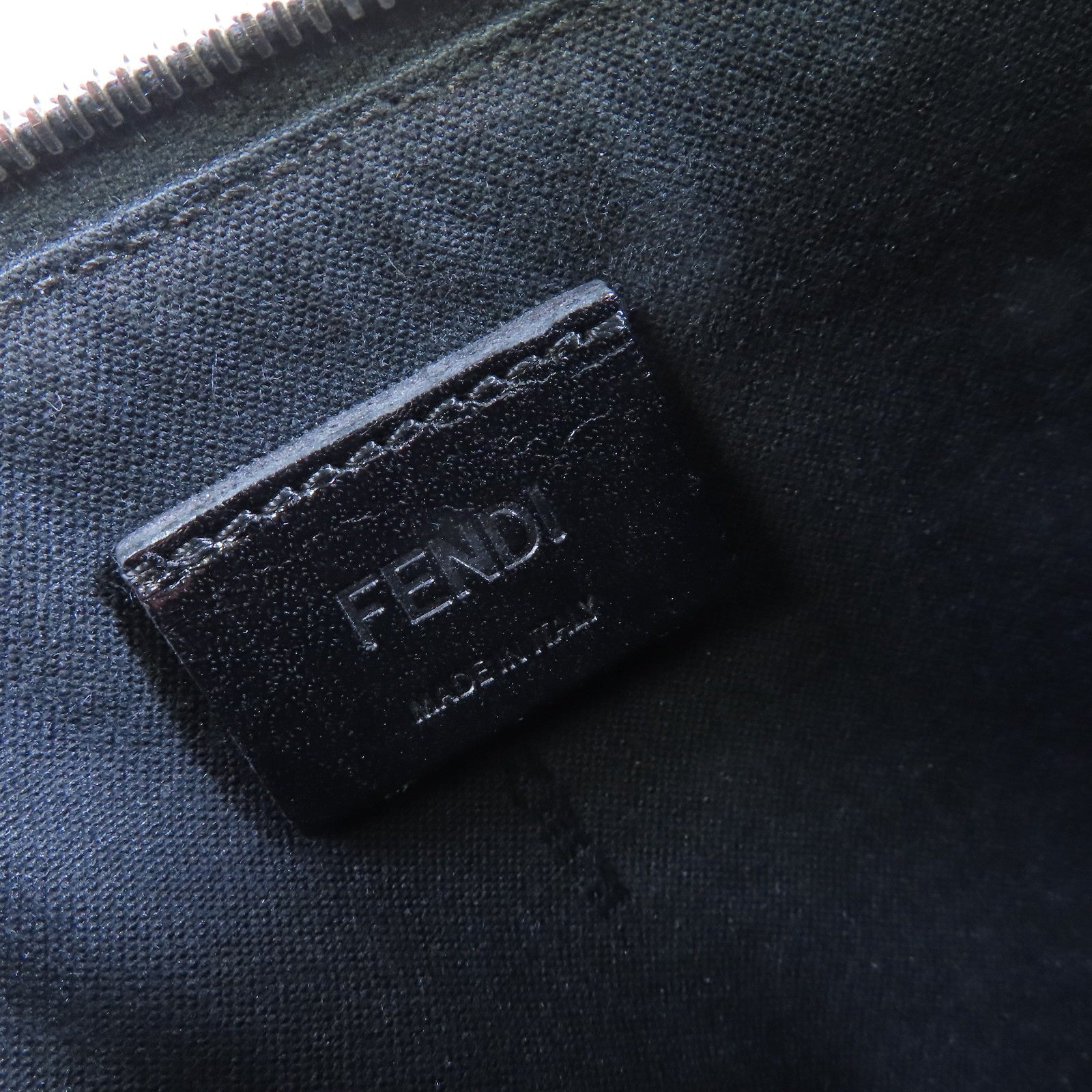 FENDI 塗層皮革Studded Karlito Clutch Pouch銀扣手拿包