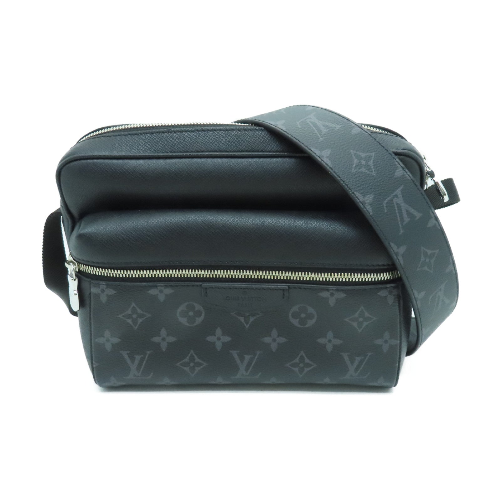 Real vs Fake Louis Vuitton Outdoor Messenger Bag M30233 Monogram Eclipse  Taiga Black 