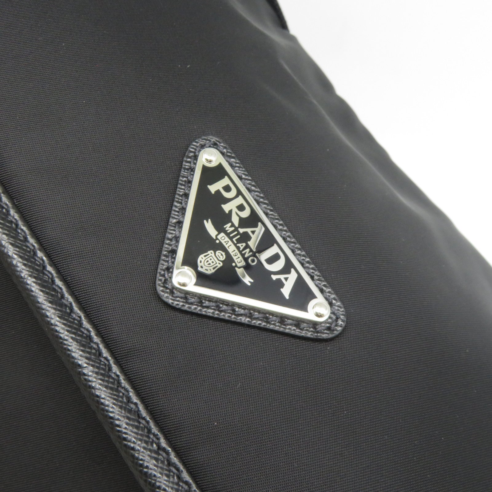 PRADA 尼龍/Saffiano皮革Shoulder Bag銀扣肩背袋黑色