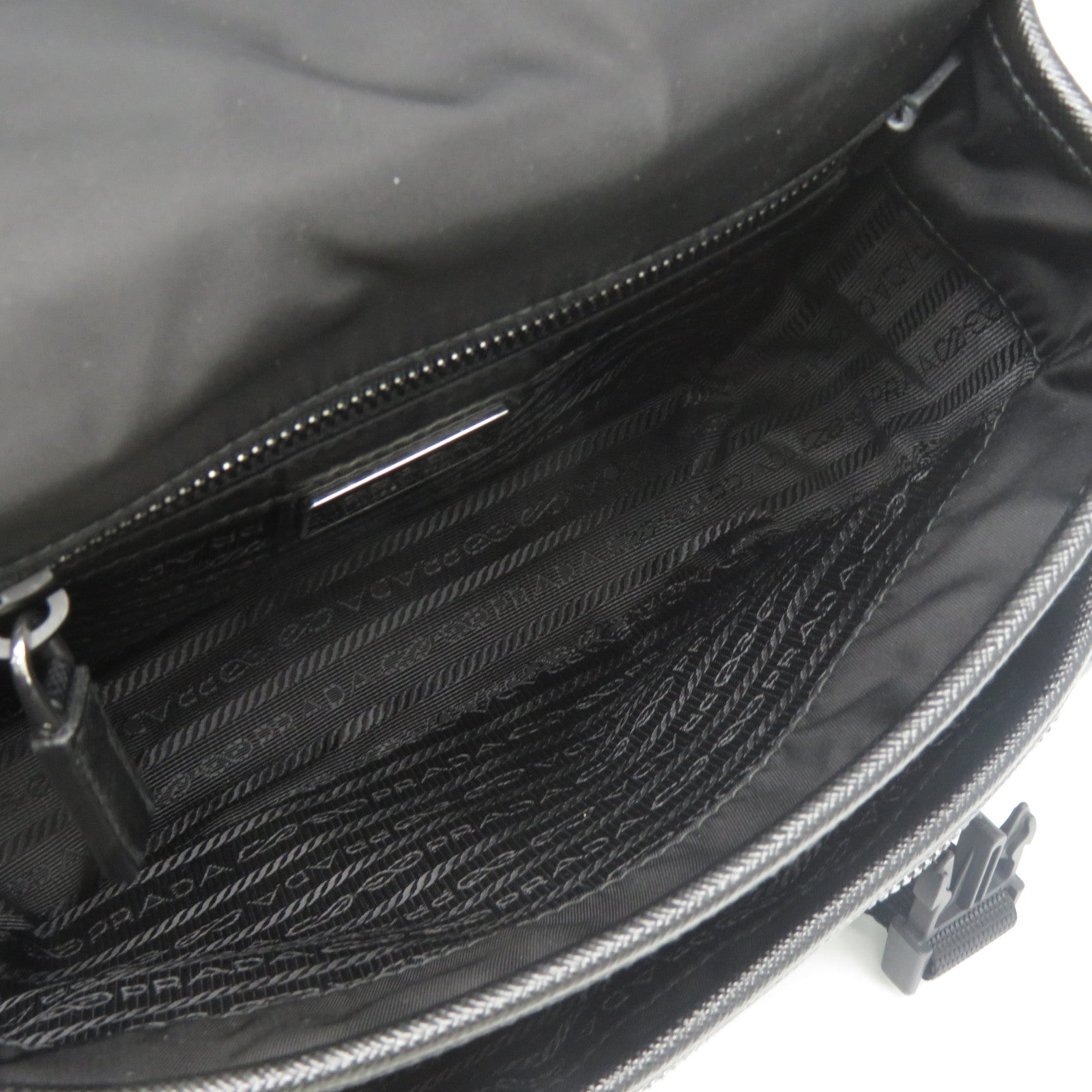 PRADA 尼龍/Saffiano皮革Shoulder Bag銀扣肩背袋黑色