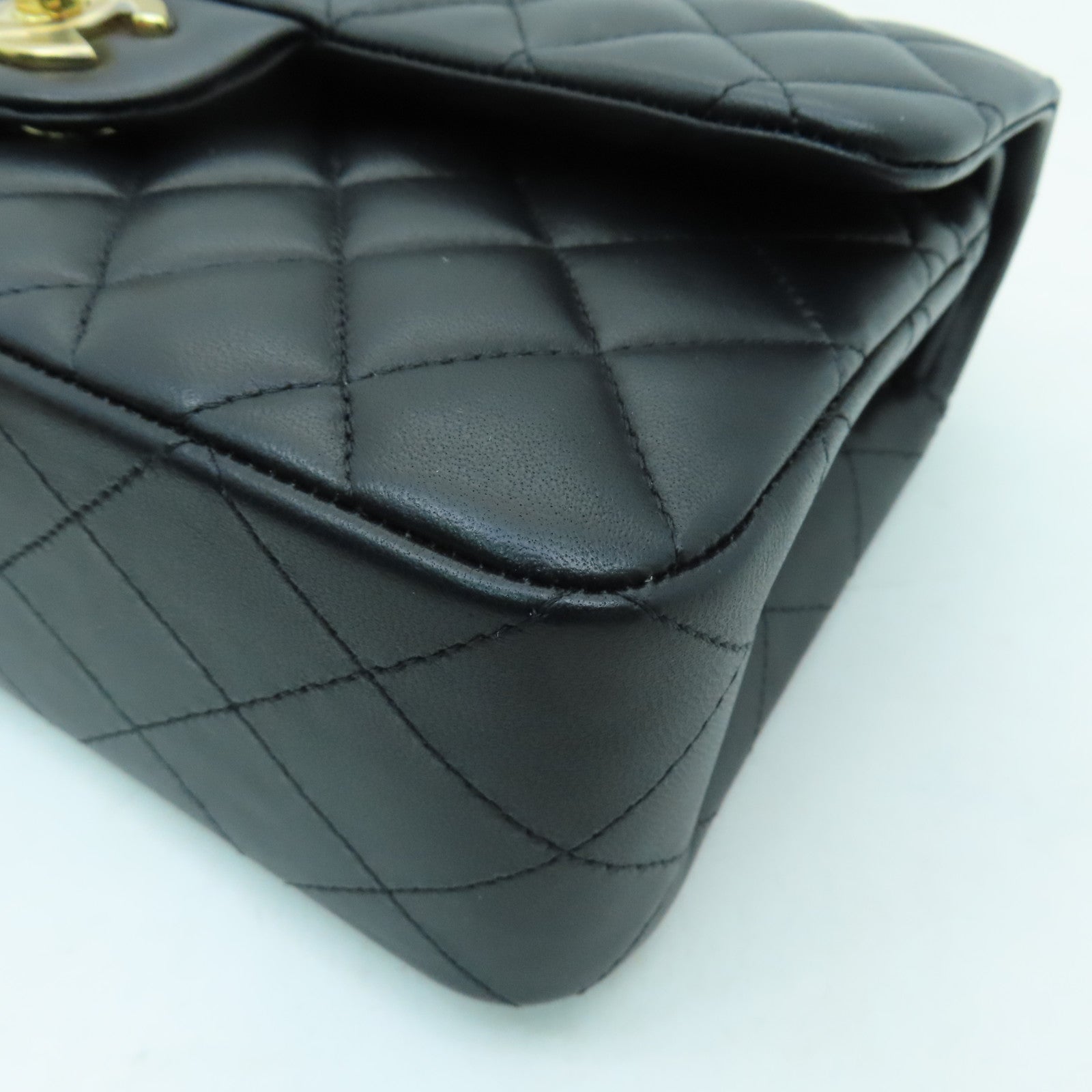 CHANEL 菱格羊皮皮革Classic 23金扣鏈帶肩背袋黑色