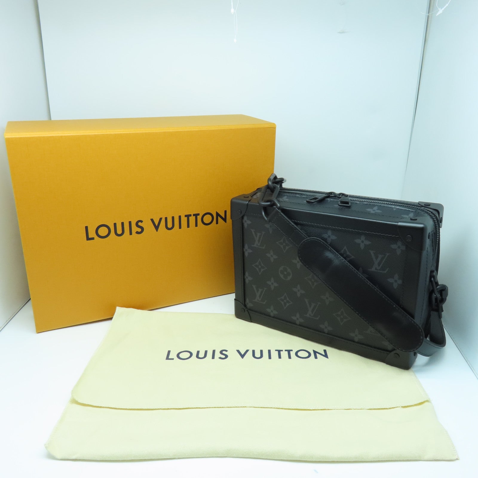 LOUIS VUITTON Monogram Eclipse Soft Trunk肩背袋黑色/灰色