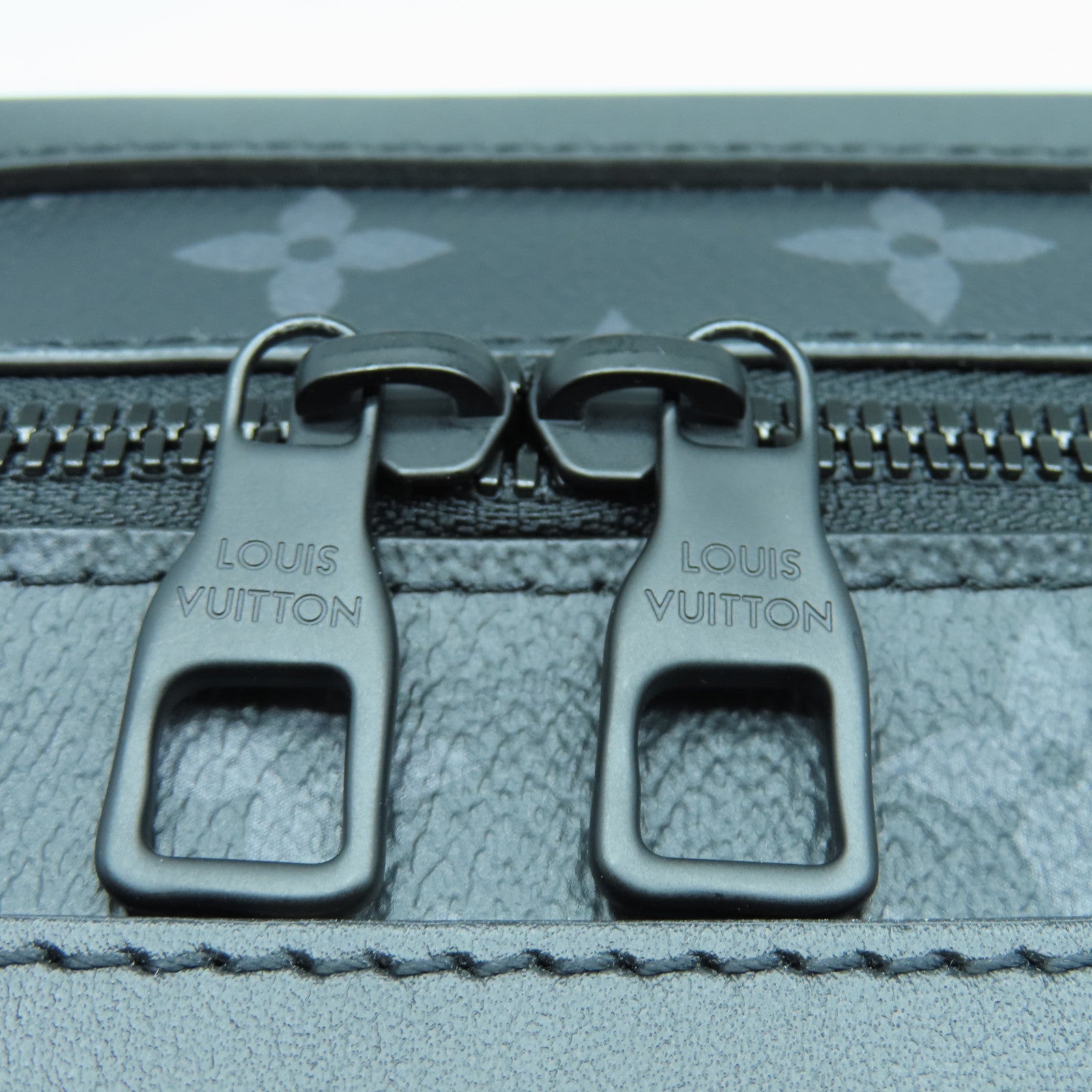 LOUIS VUITTON Monogram Eclipse Soft Trunk肩背袋黑色/灰色