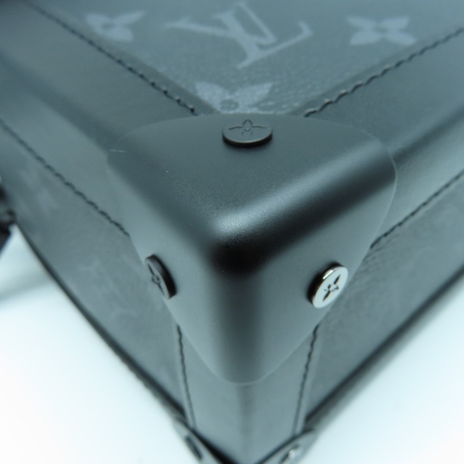 LOUIS VUITTON Monogram Eclipse Soft Trunk肩背袋黑色/灰色