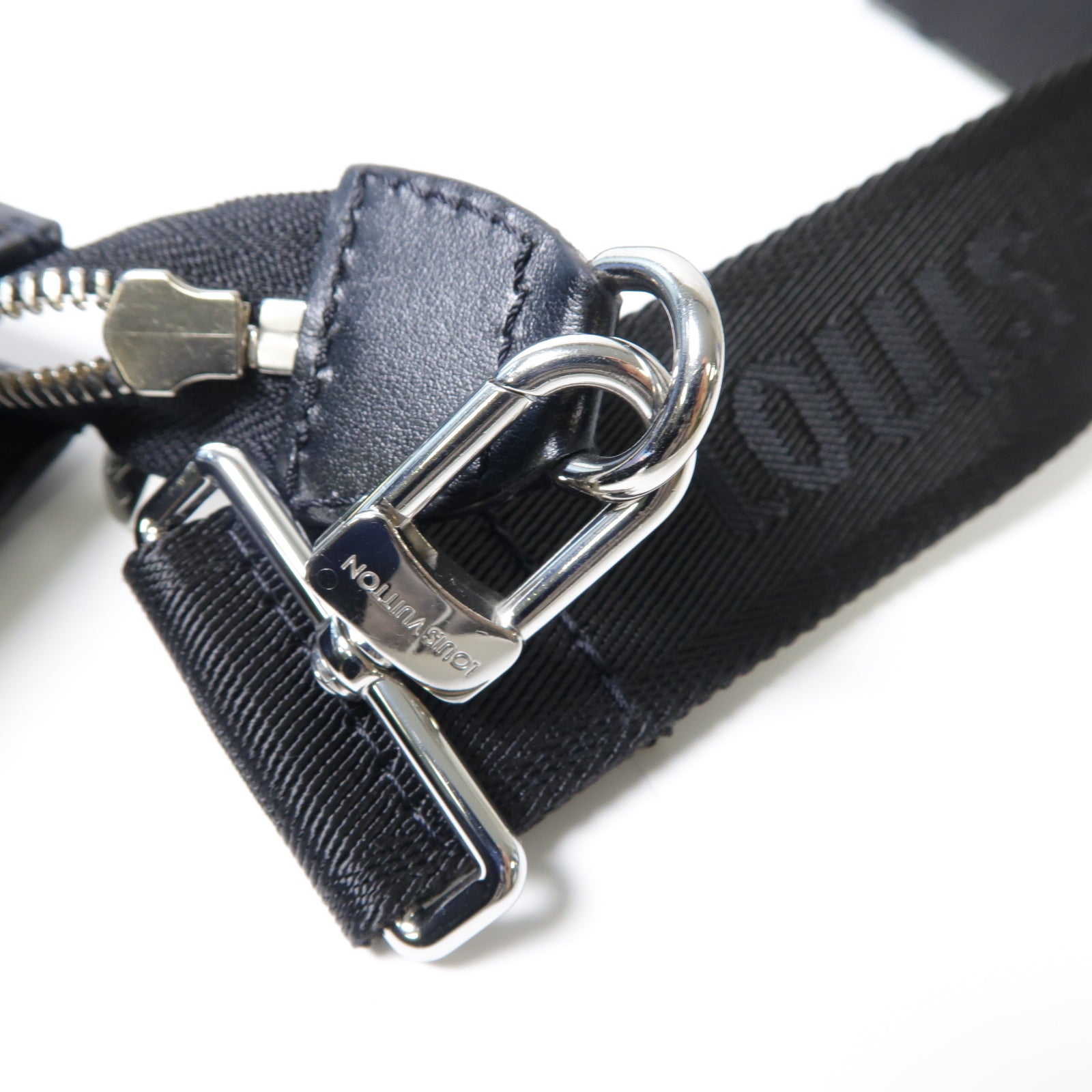 LOUIS VUITTON Monogram Eclipse Pochette To Go銀扣手拿包黑色