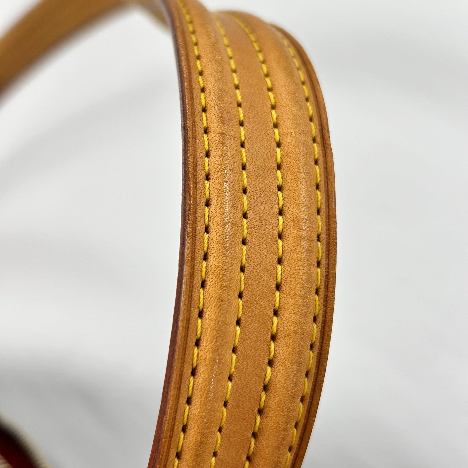 LOUIS VUITTON Monogram Viva Cite MM金扣肩背袋啡色