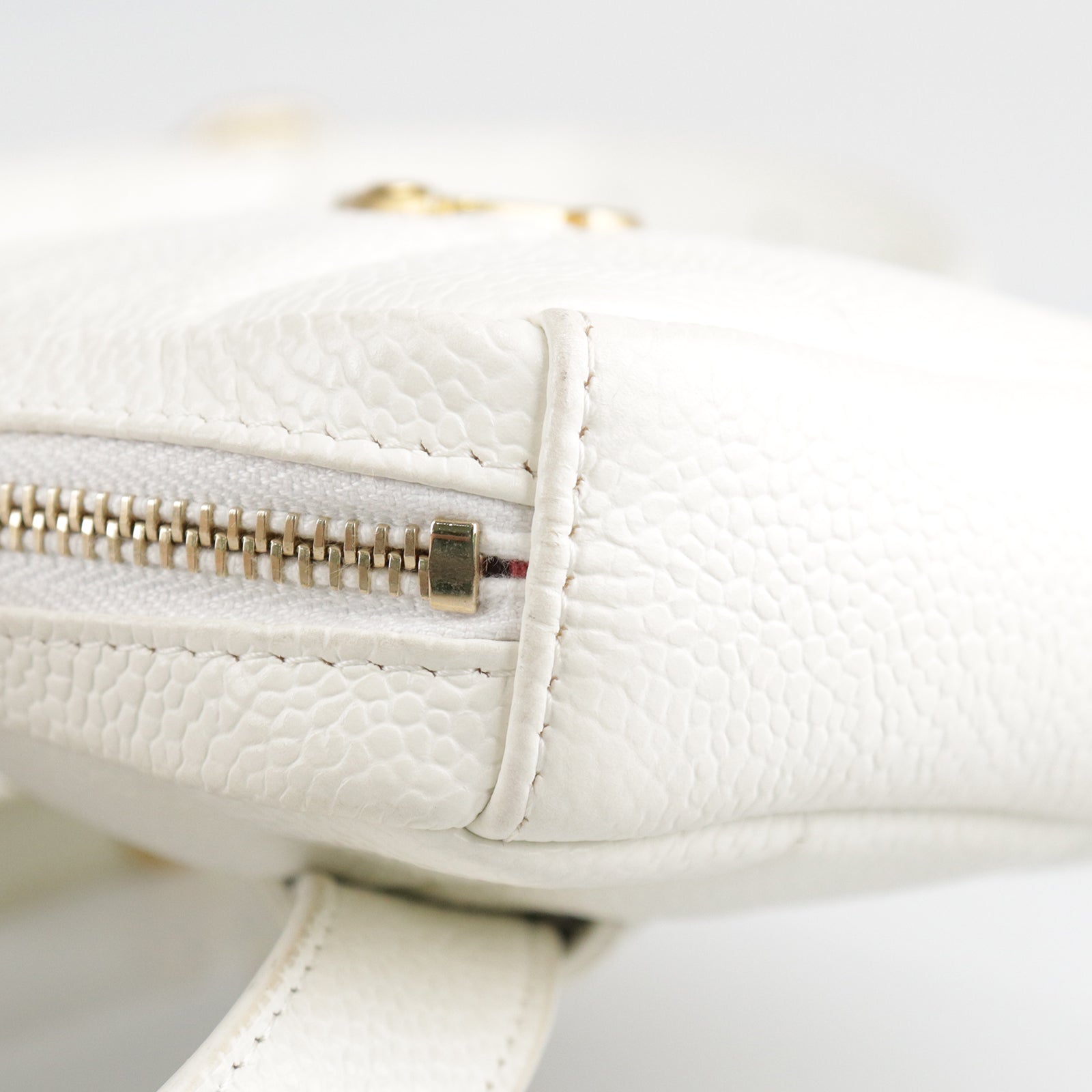 CHANEL Rhombus Caviar Leather Waist Bag Gold Buckle Waist Bag White