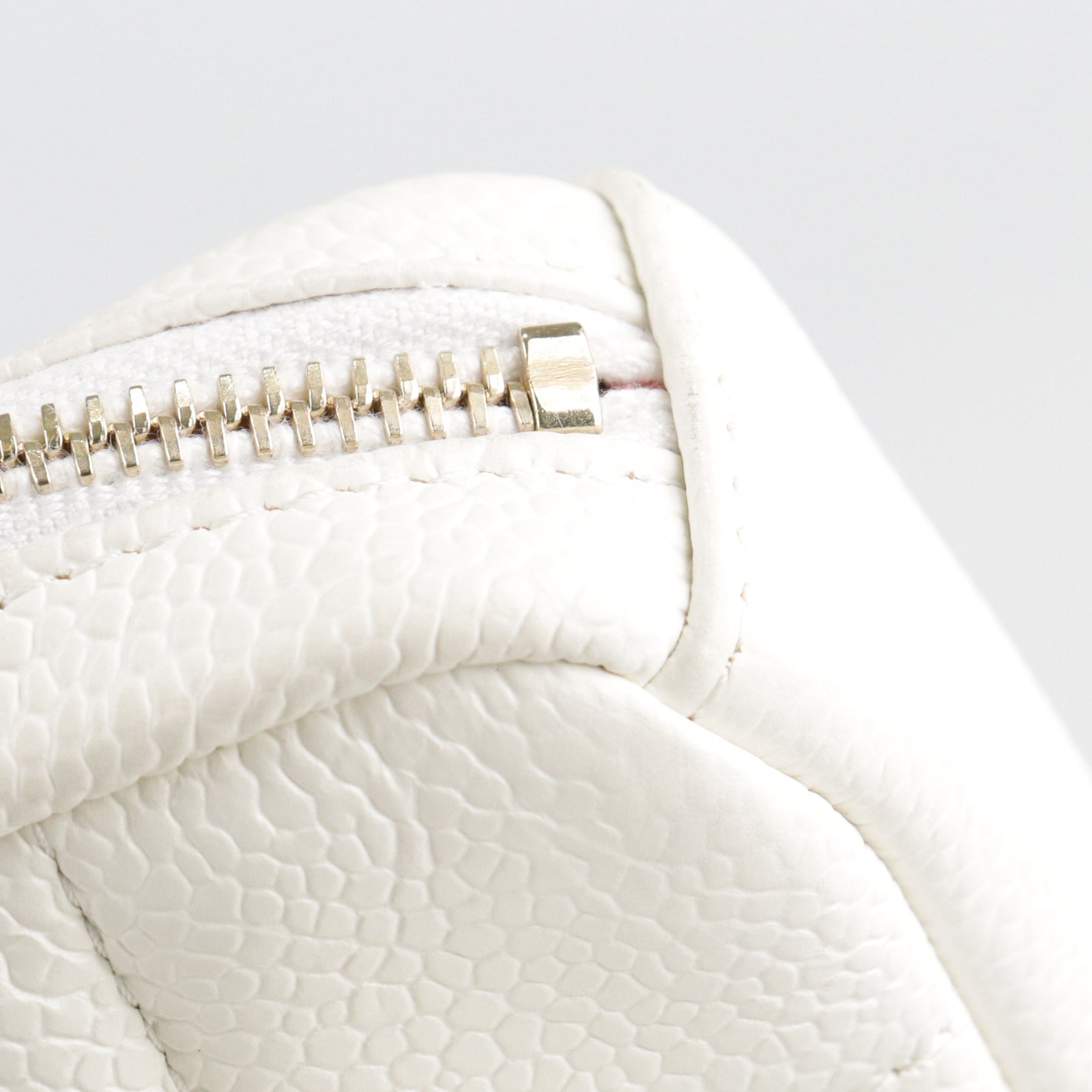 CHANEL Rhombus Caviar Leather Waist Bag Gold Buckle Waist Bag White