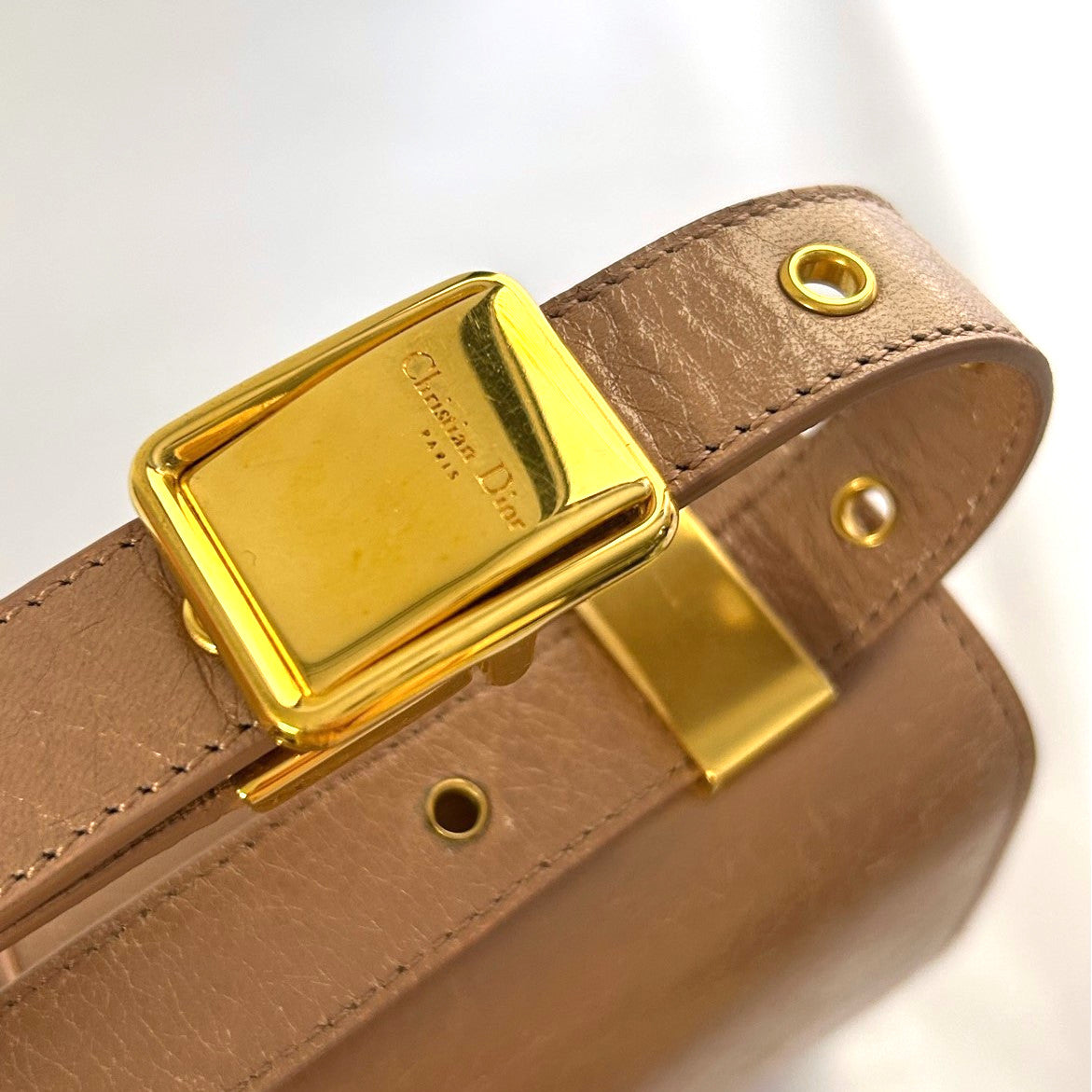 Dior 牛皮皮革30 Montaigne金扣肩背袋