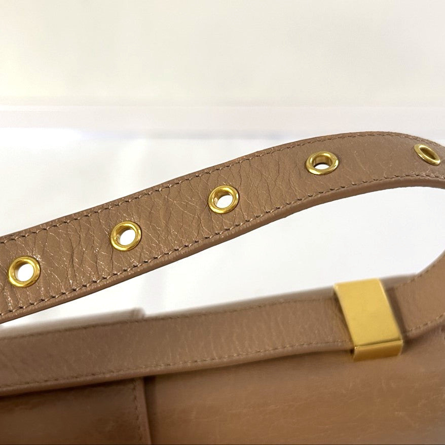 Dior 牛皮皮革30 Montaigne金扣肩背袋