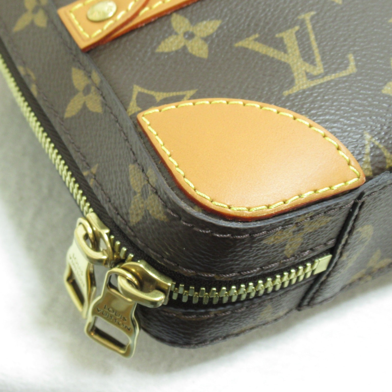 LOUIS VUITTON 【激減優惠】Monogram Legacy Soft Trunk MM金扣肩背袋啡色