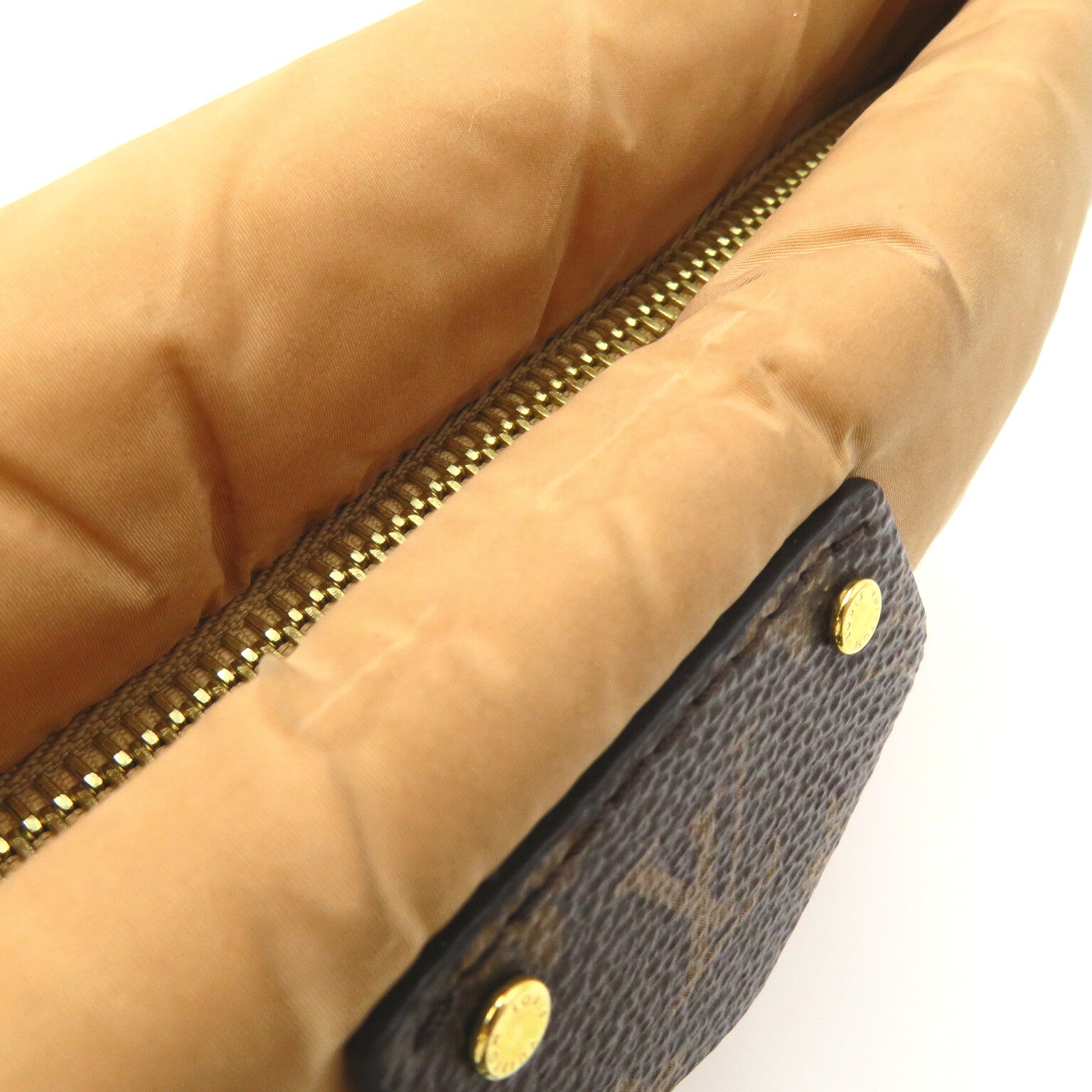 LOUIS VUITTON 尼龍/Monogram Maxi Multi Pochette Accessoires金扣肩背袋卡其色/米色