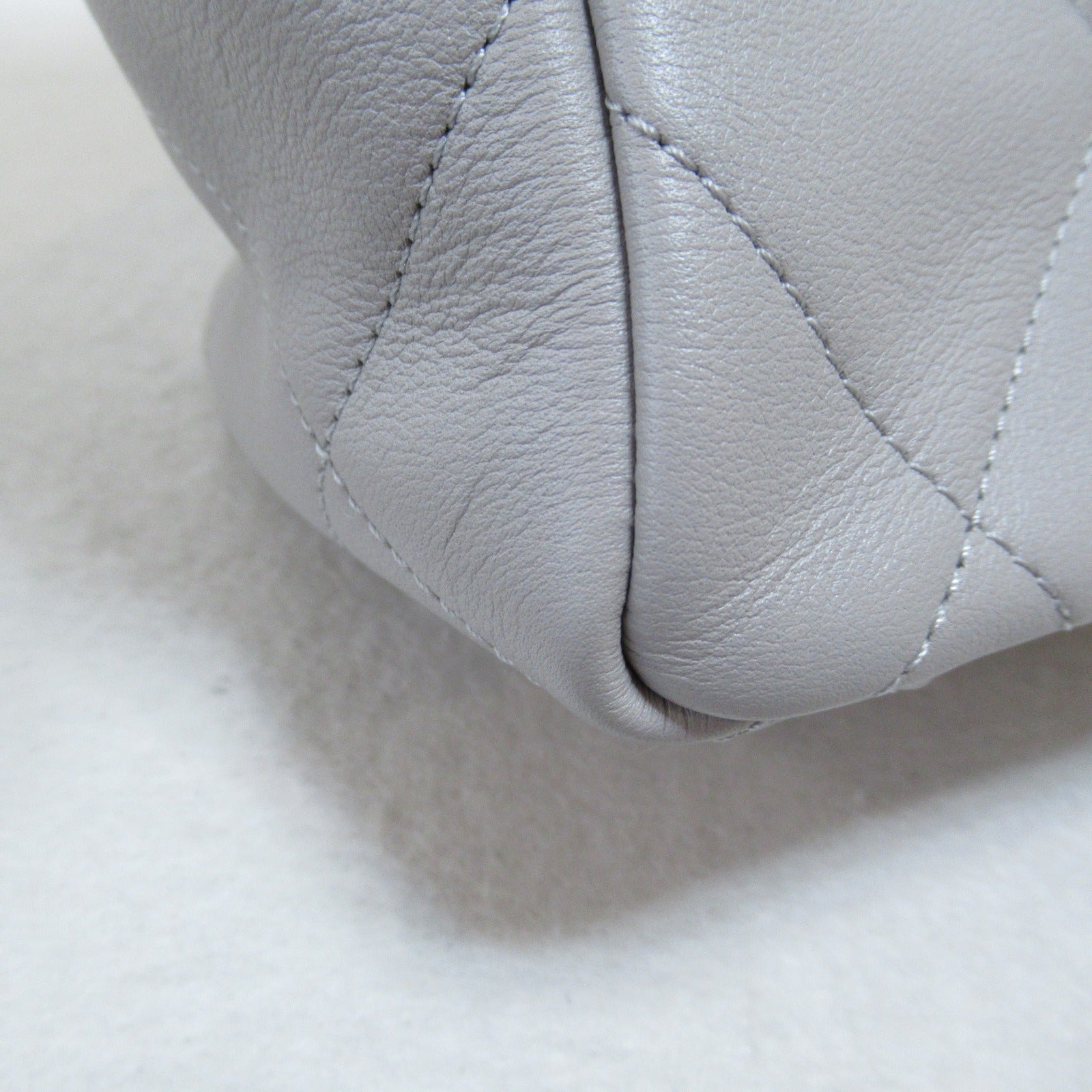 CHANEL 【激減優惠】菱格牛皮皮革Tote Bag金扣手挽袋淺灰色