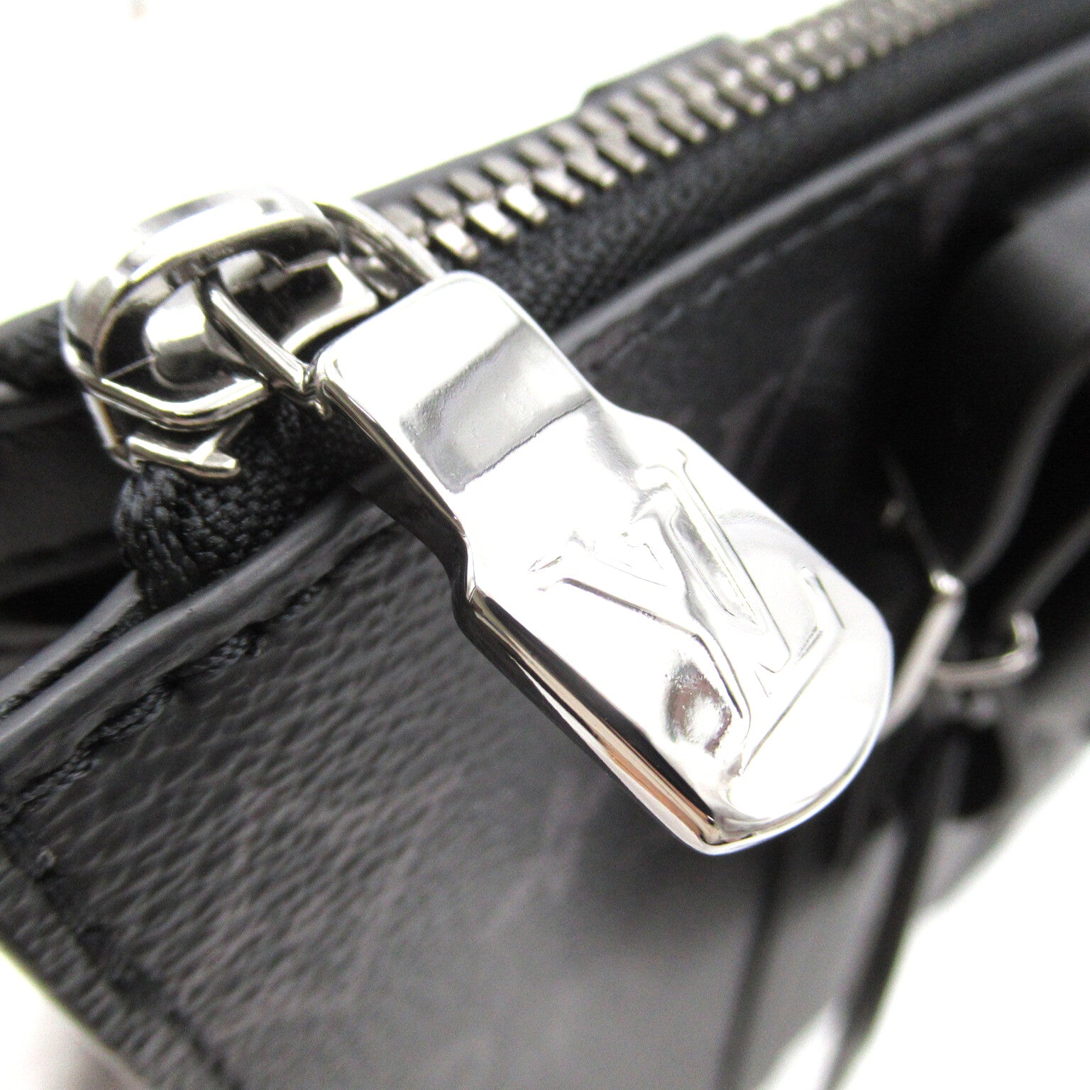 LOUIS VUITTON Monogram eclipse Sac Plat Cross手挽肩背兩用袋黑色