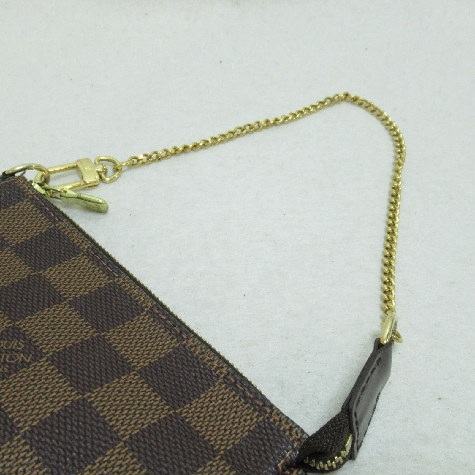 LOUIS VUITTON Damier Mini Pochette Accessoires金扣手拿包啡色