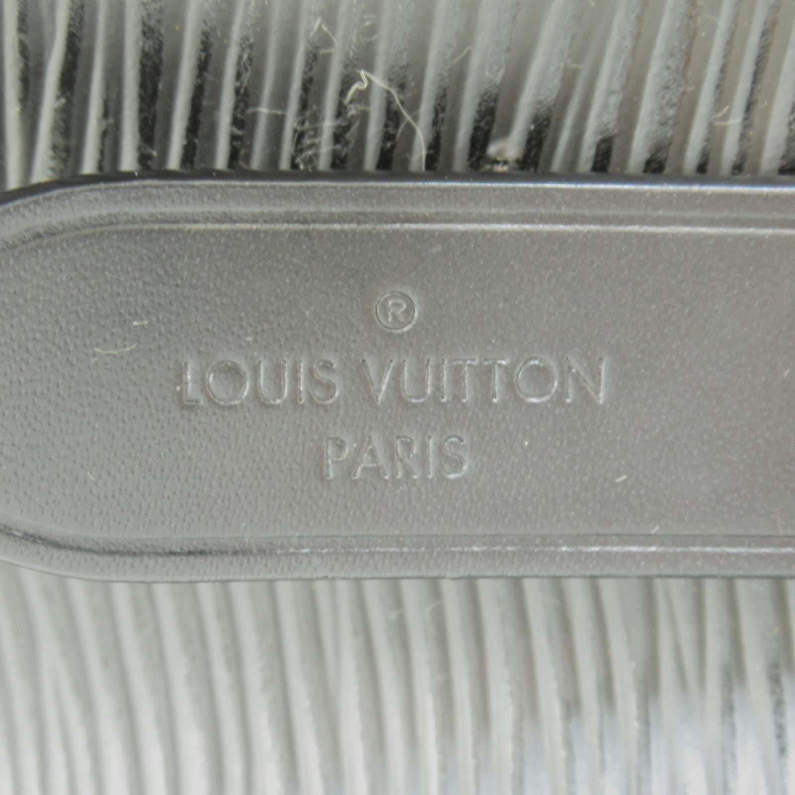 LOUIS VUITTON **【激減優惠】Epi Neo Noe MM肩背袋Noir/黑色