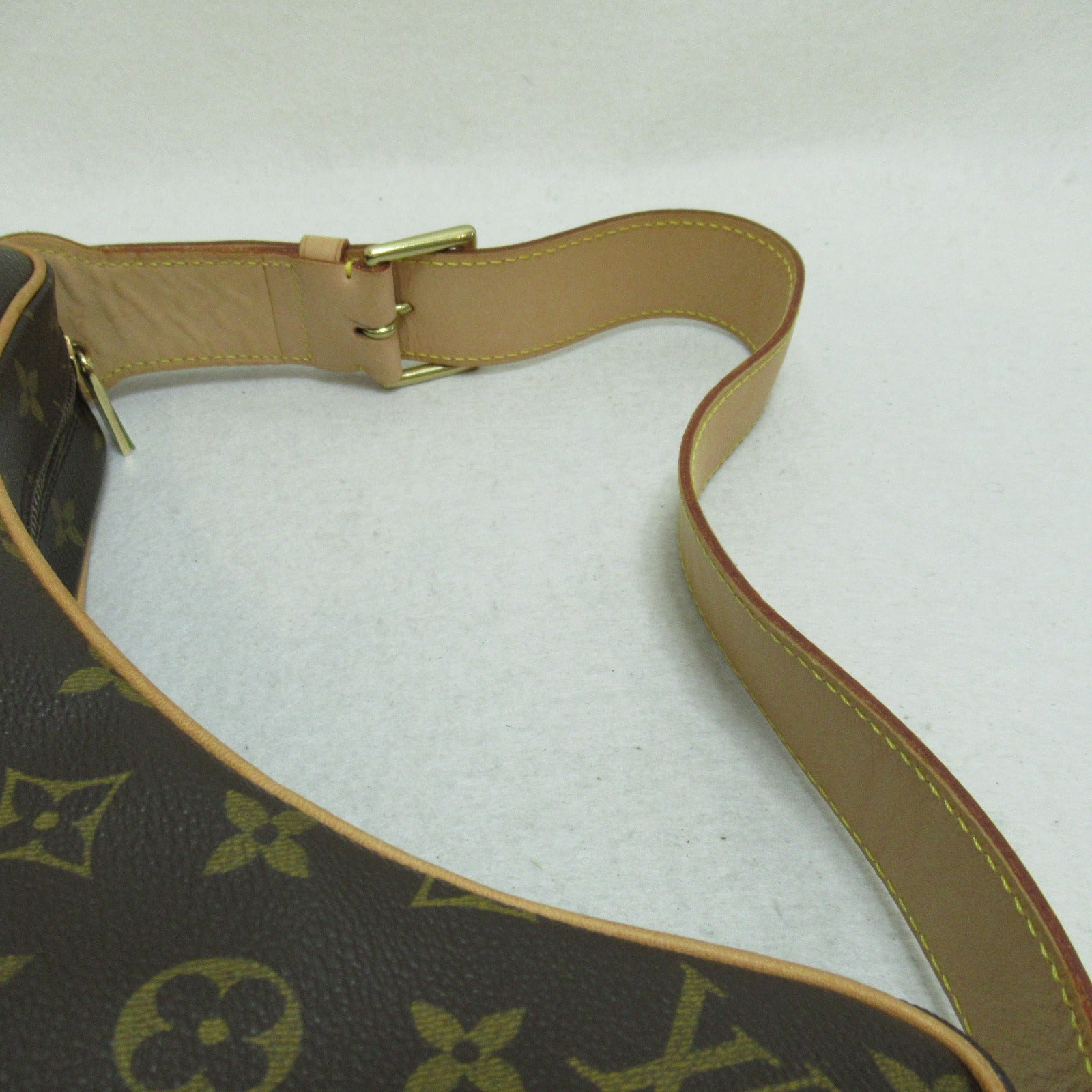 LOUIS VUITTON Monogram Croissant GM Shoulder Bag金扣肩背袋啡色