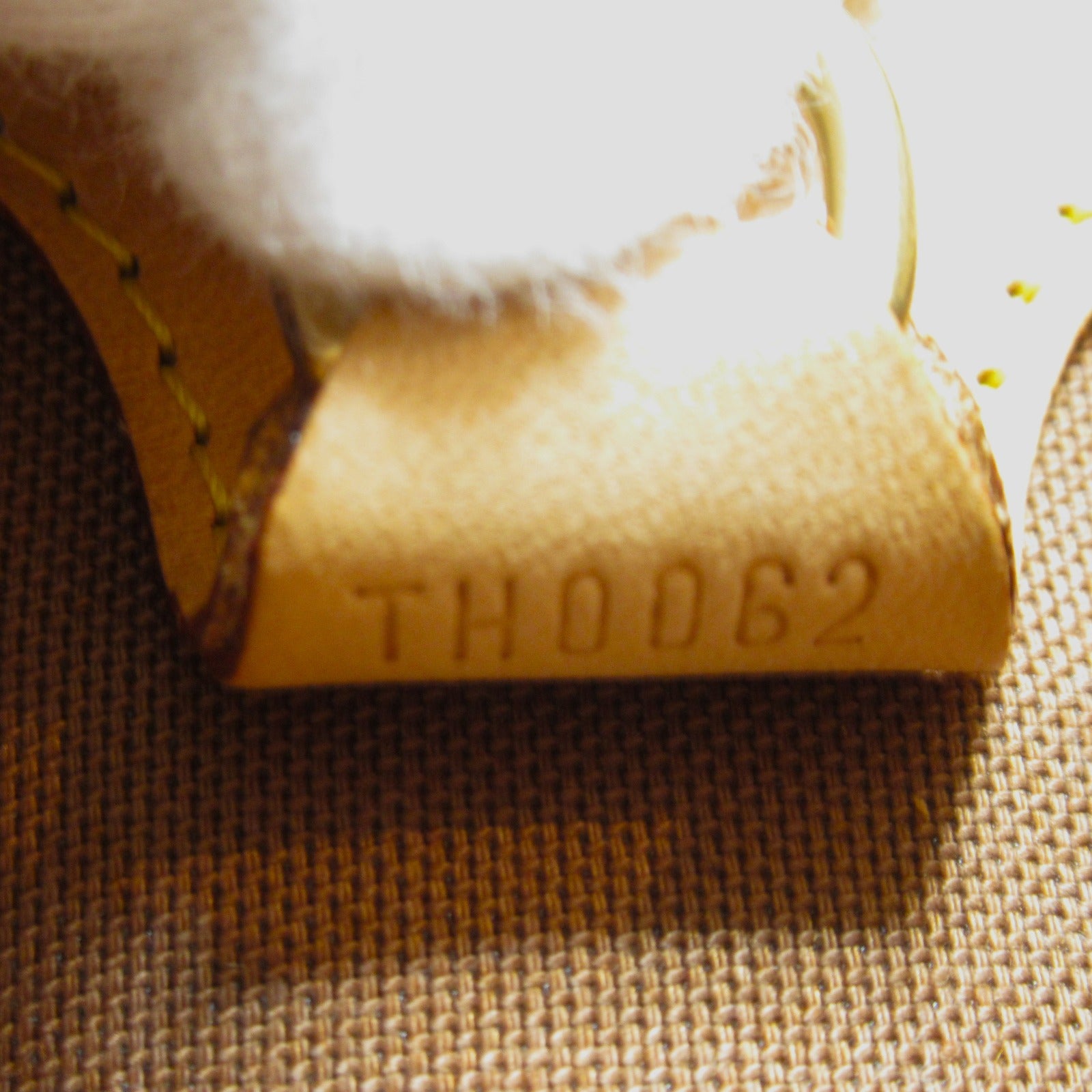 LOUIS VUITTON 【激減優惠】Monogram Ellipse MM金扣手挽袋啡色