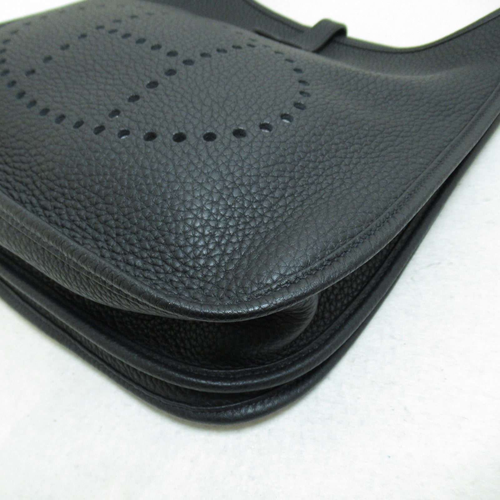 HERMES Clemence皮革Evelyne PM銀扣肩背袋黒色Noir