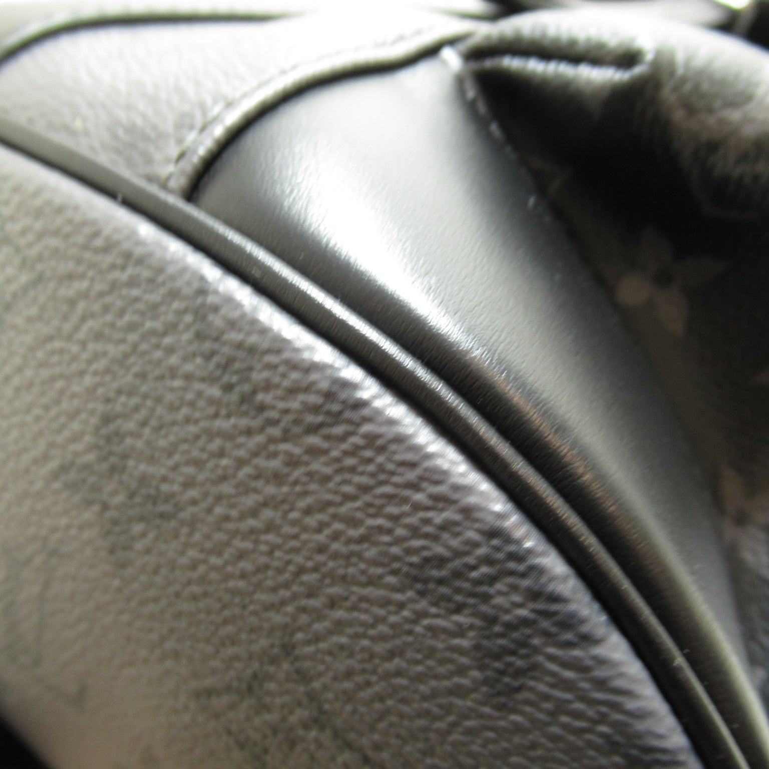 LOUIS VUITTON Monogram Eclipse Christopher MM銀扣背包灰色