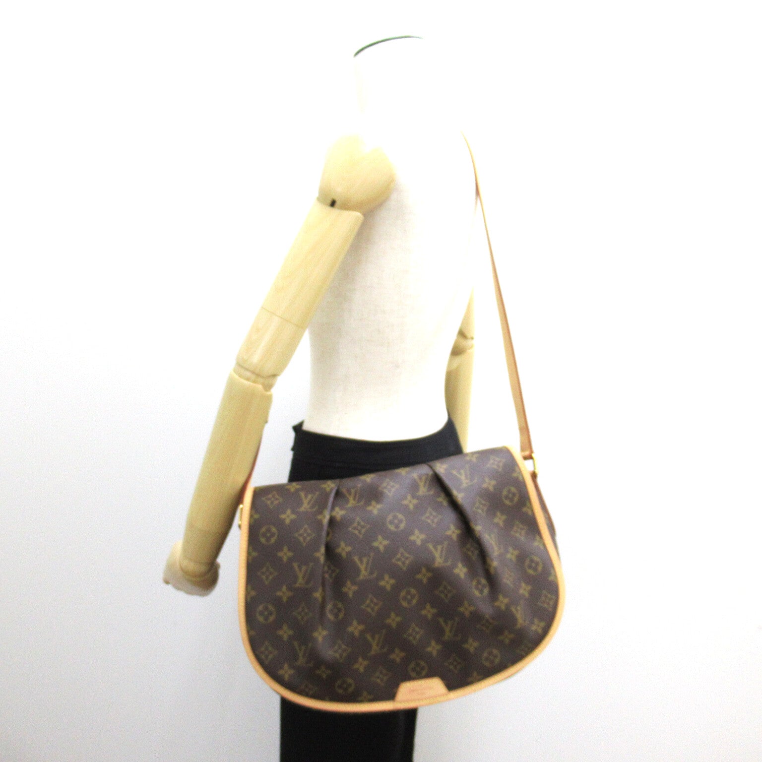 LOUIS VUITTON Monogram Menilmontant MM Shoulder Bag金扣肩背袋啡色