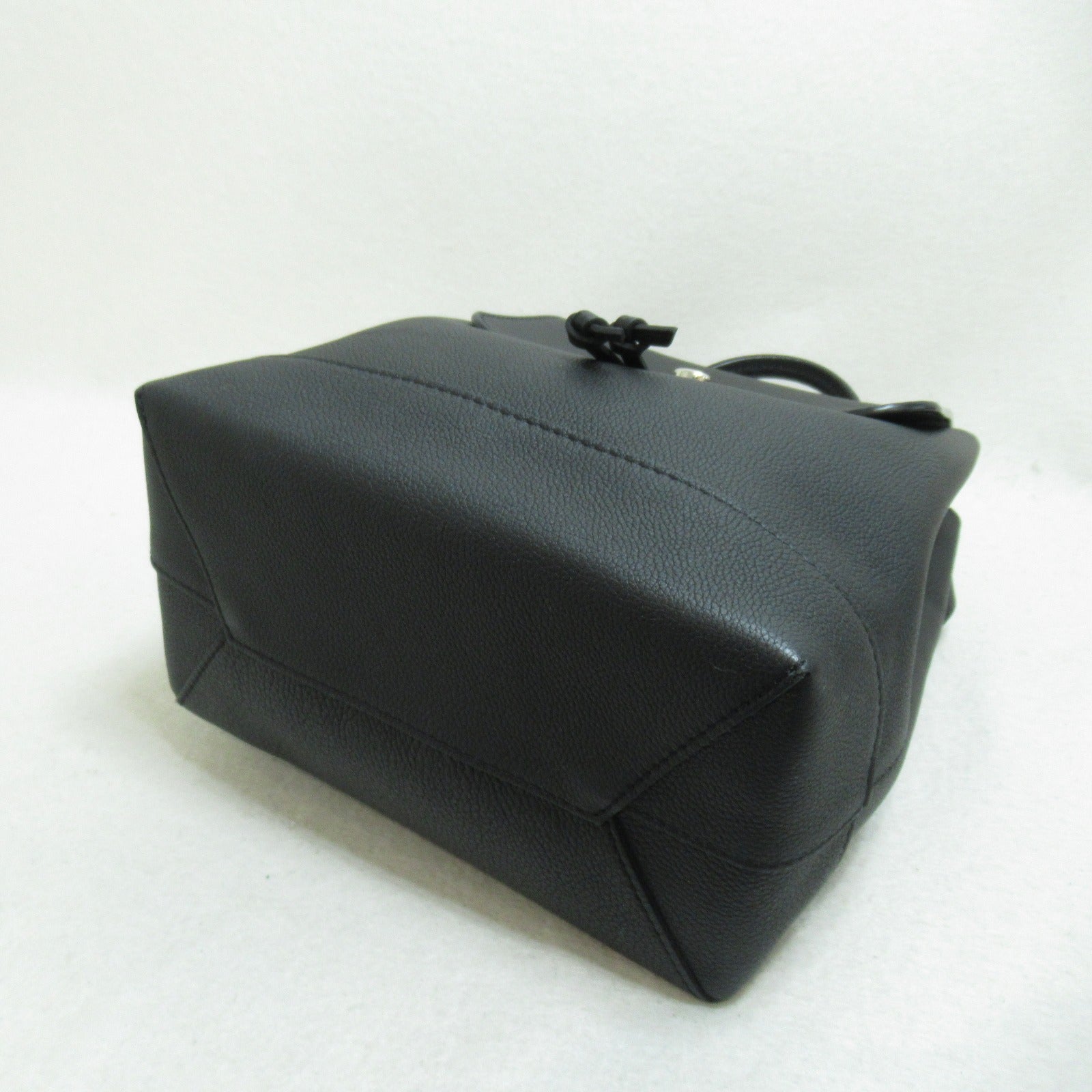 LOUIS VUITTON 【激減優惠】Taurillon Leather Lockme Backpack銀扣背包黑色