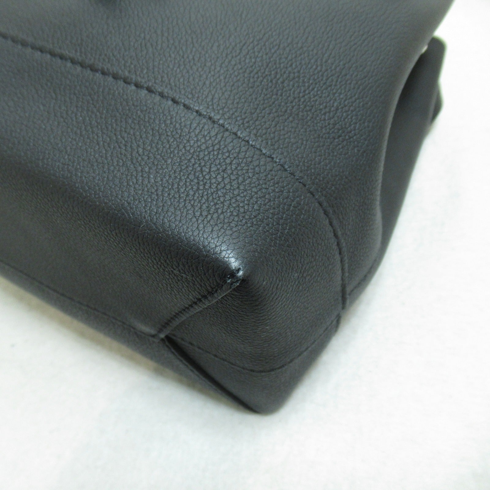 LOUIS VUITTON 【激減優惠】Taurillon Leather Lockme Backpack銀扣背包黑色