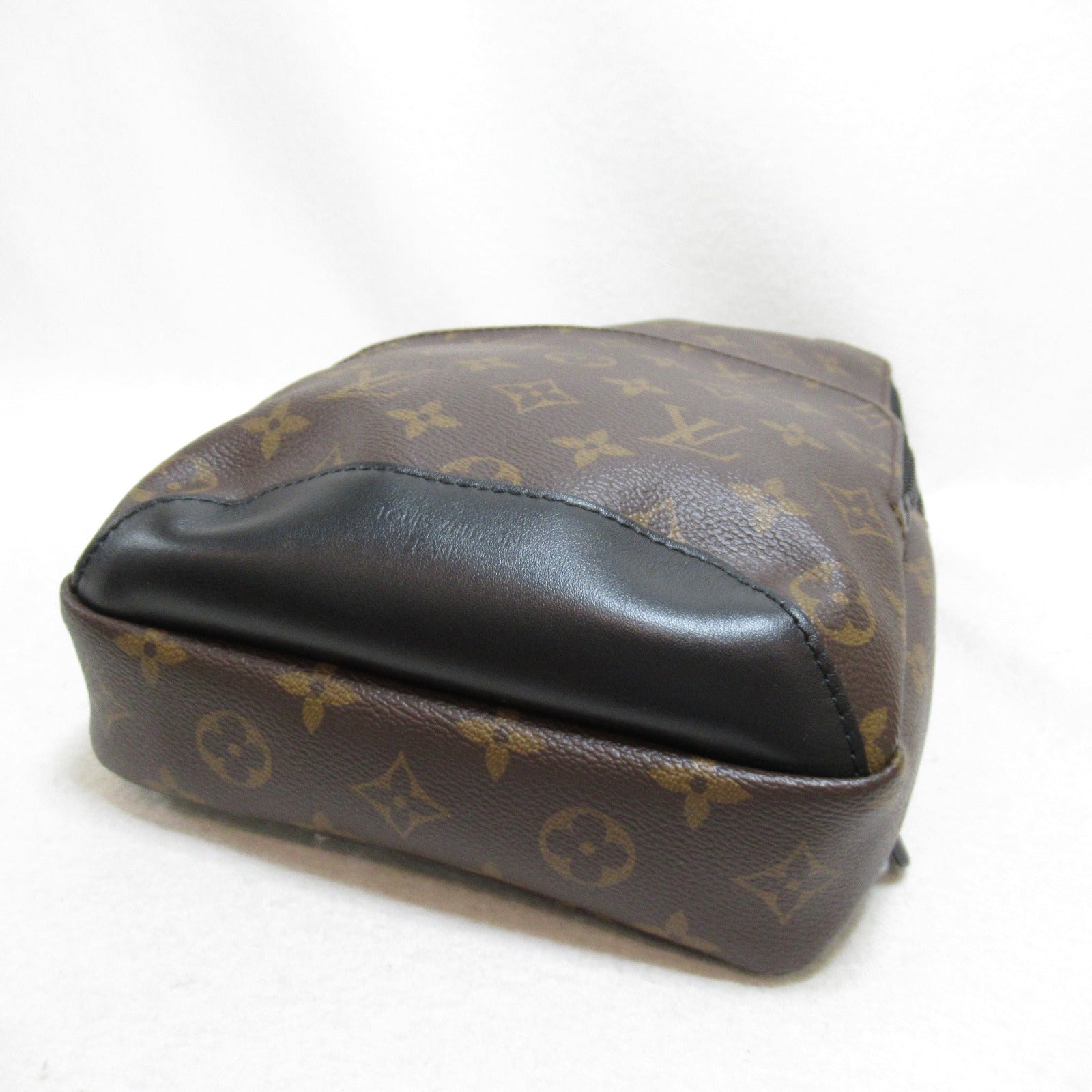 LOUIS VUITTON Monogram Macassar Avenue Sling肩背袋啡色/黑色