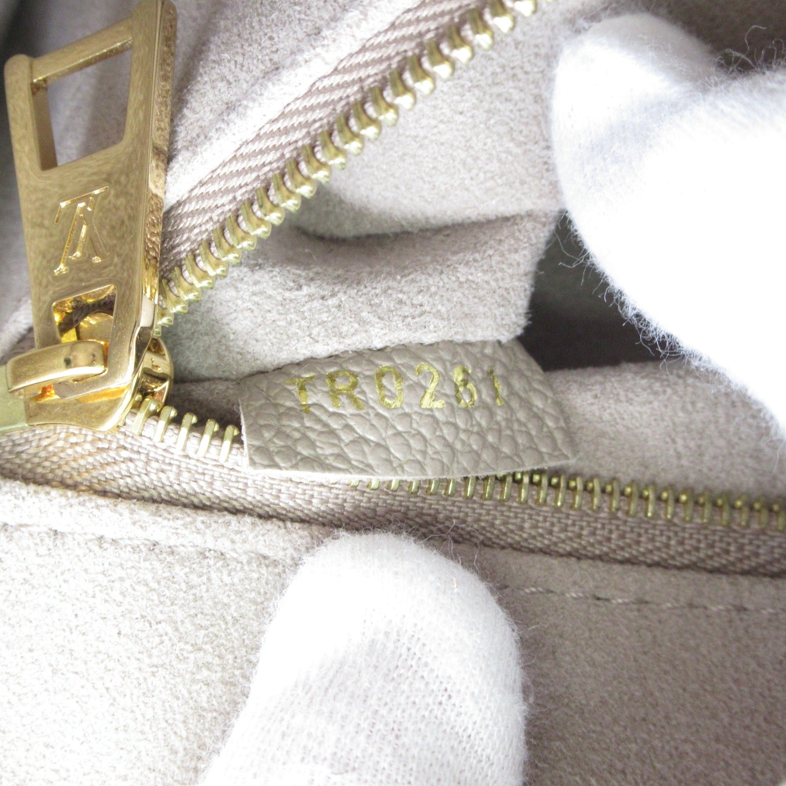 LOUIS VUITTON Monogram Empreinte OnTheGo PM金扣手挽肩背兩用袋米色